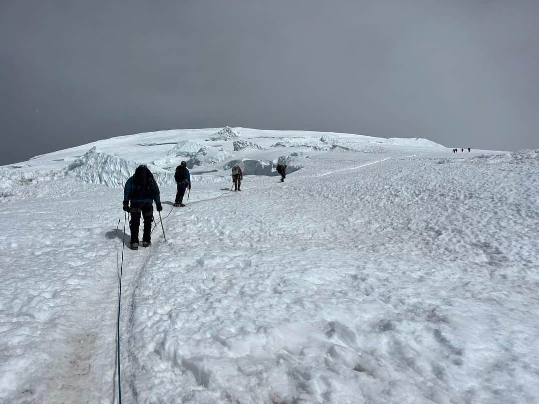 Nolan Gouldさんのインスタグラム写真 - (Nolan GouldInstagram)「Mt. Rainier - 14,410 elevation via the Disappointment Cleaver. Climbing it may be the hardest thing I’ve done in my life. Immense gratitude to the mountain Mikes for getting us up and down safely. Looking forward to standing on more peaks in my lifetime. Swipe to make me climb this monster.」7月18日 9時32分 - nolangould