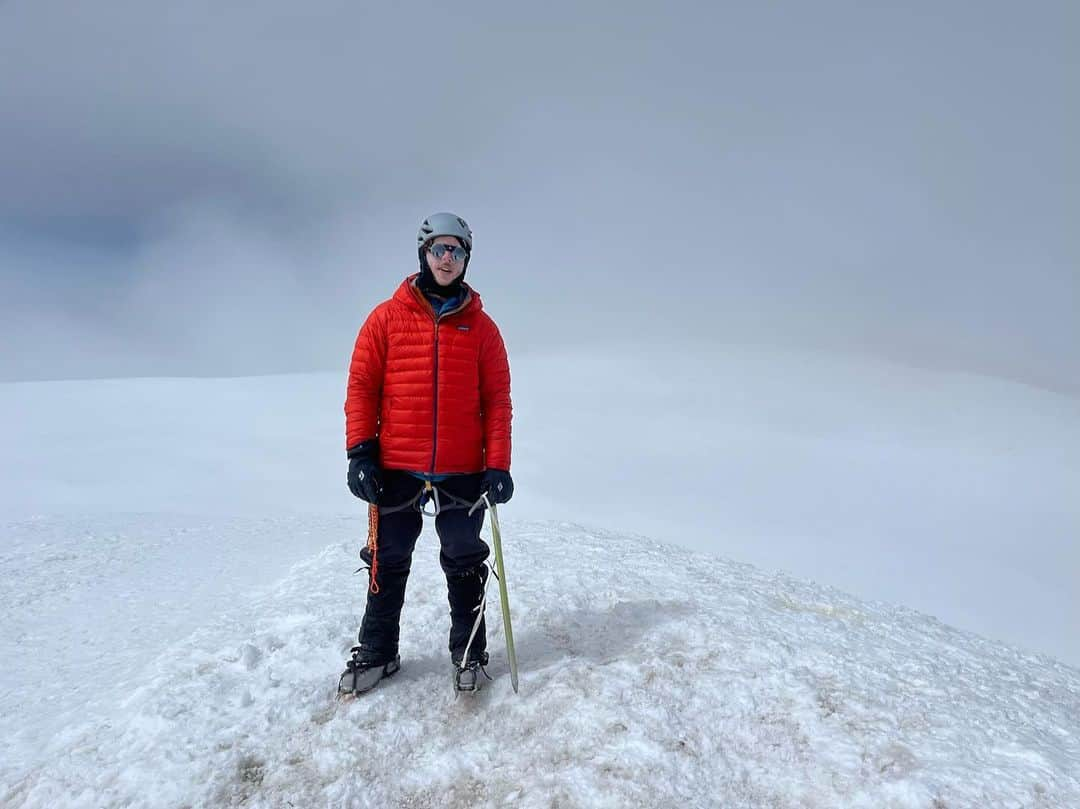 Nolan Gouldのインスタグラム：「Mt. Rainier - 14,410 elevation via the Disappointment Cleaver. Climbing it may be the hardest thing I’ve done in my life. Immense gratitude to the mountain Mikes for getting us up and down safely. Looking forward to standing on more peaks in my lifetime. Swipe to make me climb this monster.」