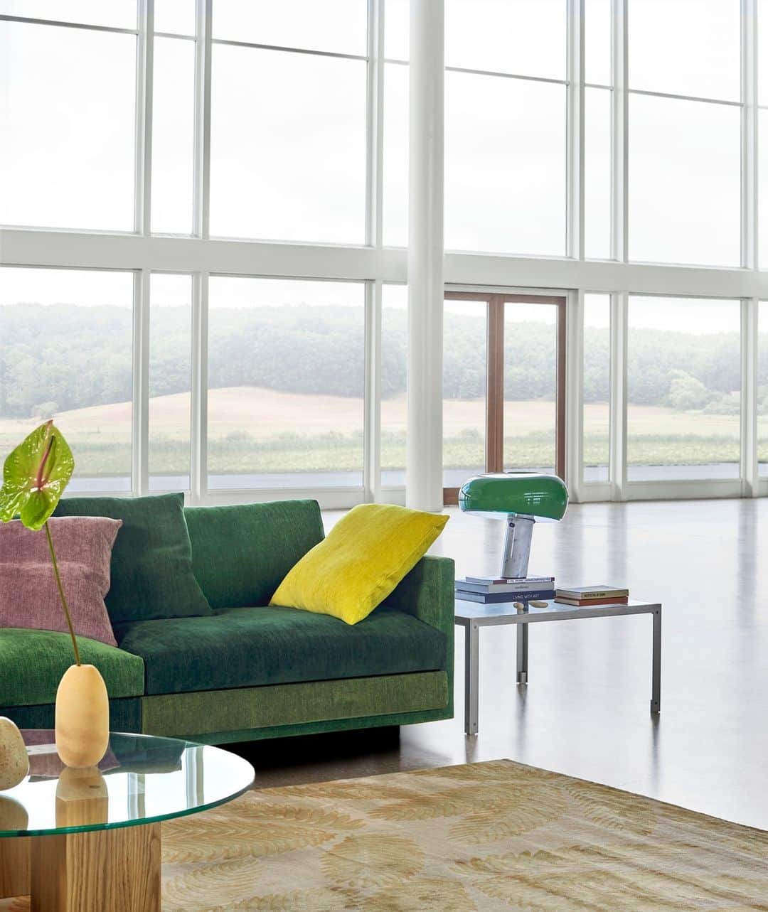 eilersenのインスタグラム：「A splash of colours in bloom on the Great Ash sofa. The sofa is designed by Jens Juul Eilersen.⁠ ⁠ Tables: Puzz and Frame⁠ ⁠ ⁠ ⁠ #eilersen #eilersenfurniture #myeilersen #enjoyaneilersen #greatash #jensjuuleilersen #funen #pierresindre #homedecor #sofa #danishdesign #inredning #finahem #interiorlovers #interiordesign #modernliving #minimalism #nordiskehjem #nordicinspiration #nordicliving #craftsmanship #boligindretning #designinterior #livingroominspo #boliginspiration  #hemindredning #schönerwohnen #nordicminimalism #designinspiration #throughgenerations」