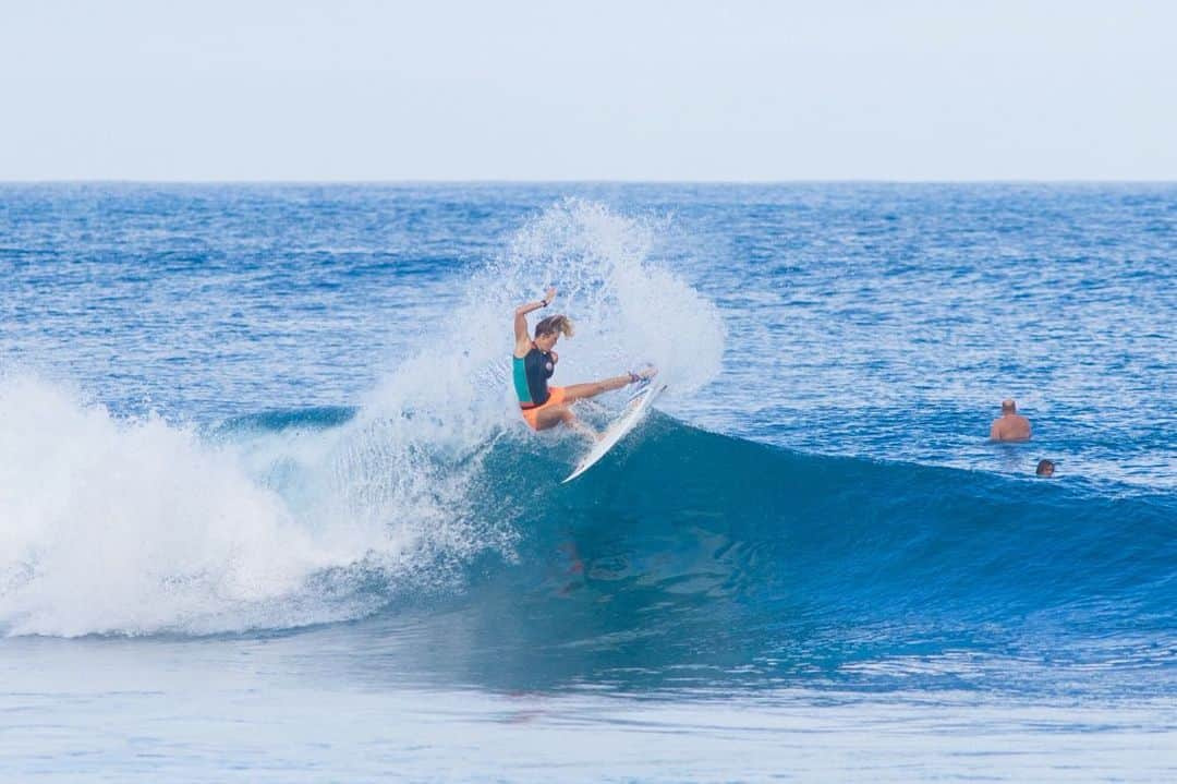 Bethany Hamiltonのインスタグラム：「Counting down the days till I get in the surf!  @ripcurl @cobianfootwear  #ripcurl #cobian #surf #surfing #thesearch」