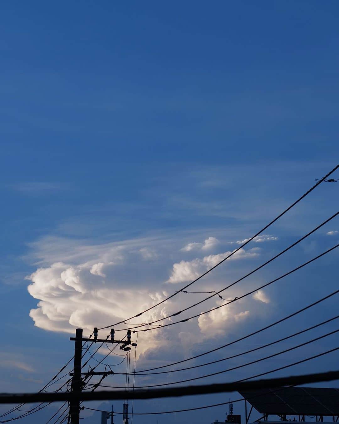 花盛友里のインスタグラム：「この前の夕方に見た竜の巣☁️🌈」