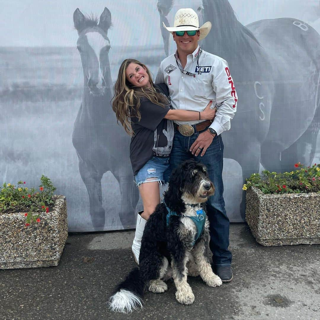 ペイジ・ローレンスさんのインスタグラム写真 - (ペイジ・ローレンスInstagram)「We love us some @cs_rodeo , good bucking horses, great rides and amazing friends!   I always love getting to watch @richmondchampion do his thing every chance I get, and we are soaking up the moments of being on the road together before lil babe gets here! (Also, I recognize that I need a new pregnancy pose so I’m not just always awkwardly hugging my own belly, but I’ll work on that 😂)」7月18日 9時43分 - paigehlawrence