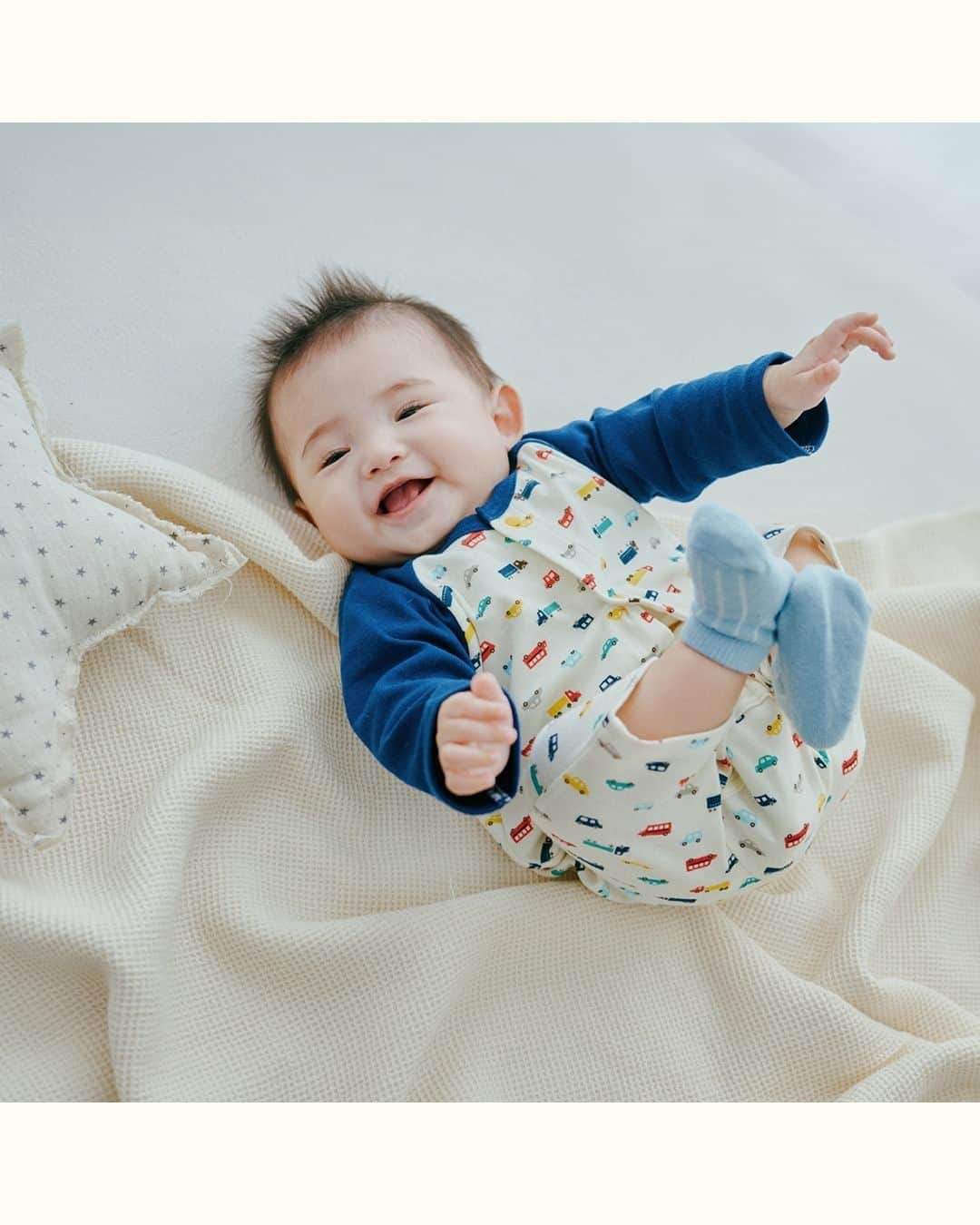 西松屋さんのインスタグラム写真 - (西松屋Instagram)「新生児👶🏻秋の新作コレクション🍂 柔らかくて着心地の良いお洋服☺ 落ち着いたカラーで、小花柄やどうぶつ柄、のりもの柄まで🚗 他にも様々なデザインを豊富に取り揃えています♬  詳しくはストーリーズハイライト「新生児👶🏻秋の新作コレクション🍂」のリンクボタンを押してチェックしてくださいね☺︎ ━━━━━━━━━━━━━━━ 写真1枚目：アイテム ◇コンビドレス　50-60cm ￥699（税込¥768） （品番：TK352301）  写真2枚目：アイテム ◇コンビドレス　50-60cm ￥699（税込¥768） （品番：23A-MRN301）  写真3枚目：アイテム ◇プレオール　60-70cm ￥699（税込¥768） （品番：SHT2352072）  写真4枚目：アイテム ◇プレオール　60-70cm ￥699（税込¥768） （品番：ZB05-3511）  写真5枚目：アイテム ◇プレオール　60-70cm ￥699（税込¥768） （品番：SGM2352073） ━━━━━━━━━━━━━━━ ※掲載商品の価格は投稿時の価格です。 ※小物は参考商品です。 ※掲載商品は実物と色が異なる場合がございます。 ※店舗により品揃え・在庫が異なる場合がございます。 ※売り切れの場合はご容赦ください。  ・━・━・━・━・━・━・━・ 📣ご質問やコメントへのご返信は致しかねますが、 サービス向上のための貴重な情報として、スタッフが拝見しております。  📣#西松屋これくしょん もしくは @24028.jp を付けて投稿してね！ こちらの西松屋公式アカウントで紹介させていただくかも♪ 皆さまの投稿お待ちしております☺︎  ※DMであらかじめご連絡を差し上げ、許可を頂いた投稿のみを紹介させていただきます。 ※DM内で外部サイトへの遷移や個人情報の入力をお願いすることはございません。 ・━・━・━・━・━・━・━・ #西松屋 #nishimatsuya #24028 #秋服 #新生児服 #カバーオール #ロンパース #花柄 #赤ちゃんコーデ #赤ちゃん服 #ベビー服 #ベビーコーデ #女の子服 #男の子服 #出産準備 #出産準備品 #新米ママ #赤ちゃん #ベビー #新生児 #キッズ #マタニティ #プレママ #マタママ #子育てママ #赤ちゃんのいる暮らし #赤ちゃんのいる生活 #子供のいる暮らし #のいる暮らし」7月18日 9時50分 - 24028.jp