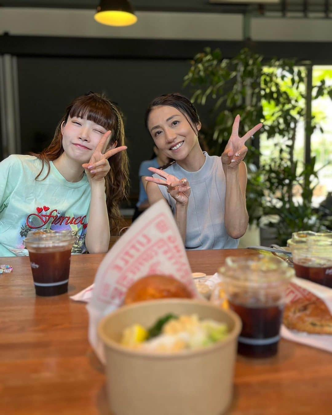 中川愛海さんのインスタグラム写真 - (中川愛海Instagram)「@fukushima.iori の笑顔をたくさんみる日😊だから衣織と行きたかった幸せの空間でランチ&カフェ😊 最後はジェラート食べに🍧 大満足な一日😊 彼女は笑顔が一番！ 芸人としても立派に輝いてほしいし、輝くだろう✨ @ami_nakagawa_amyuran  @ami_nakagawa_  #中川愛海 #一日一回カンパイ #littledarlingcoffeeroasters #リトルダーリンコーヒーロースターズ」7月18日 10時19分 - ami_nakagawa_