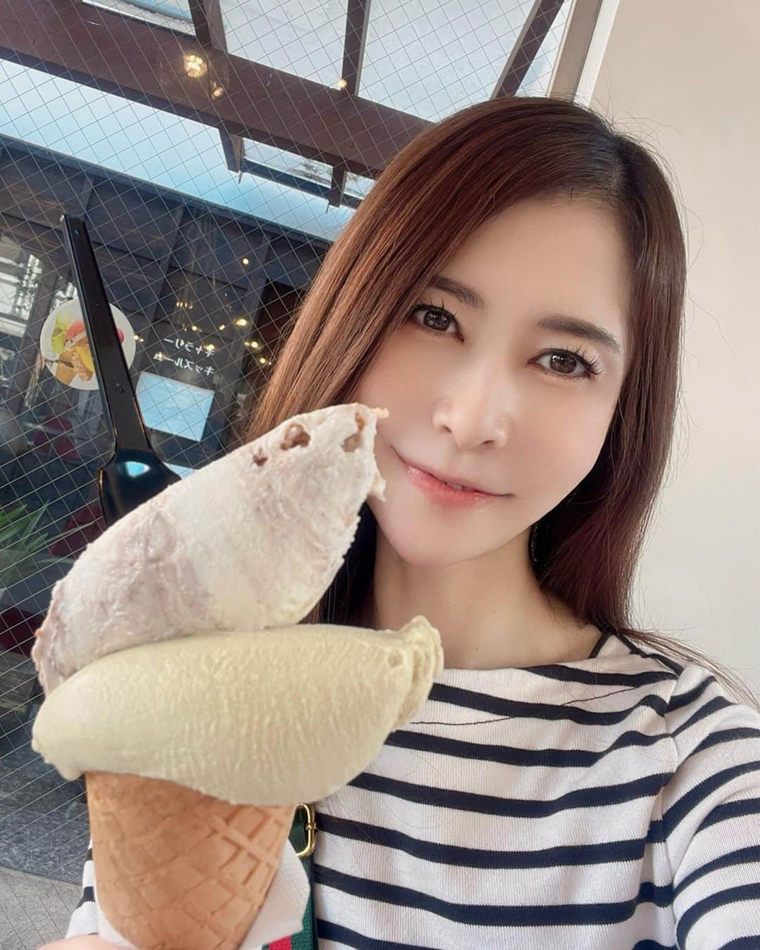 小鳥寿未代さんのインスタグラム写真 - (小鳥寿未代Instagram)「暑い日は岐阜のラコントのジェラート🍨 前はレインボー🌈7色食べましたが今回2色で♡  学生の頃よく食べた懐かしいジェラート♡  #岐阜  #岐阜カフェ  #岐阜グルメ  #岐阜県  #夏  #summer  #ジェラート  #夏バテ  #熱中症  #アイス  #レインボー  #スレッズ  #threads  #instagram  #インフルエンサー」7月18日 10時19分 - piyopiyo777