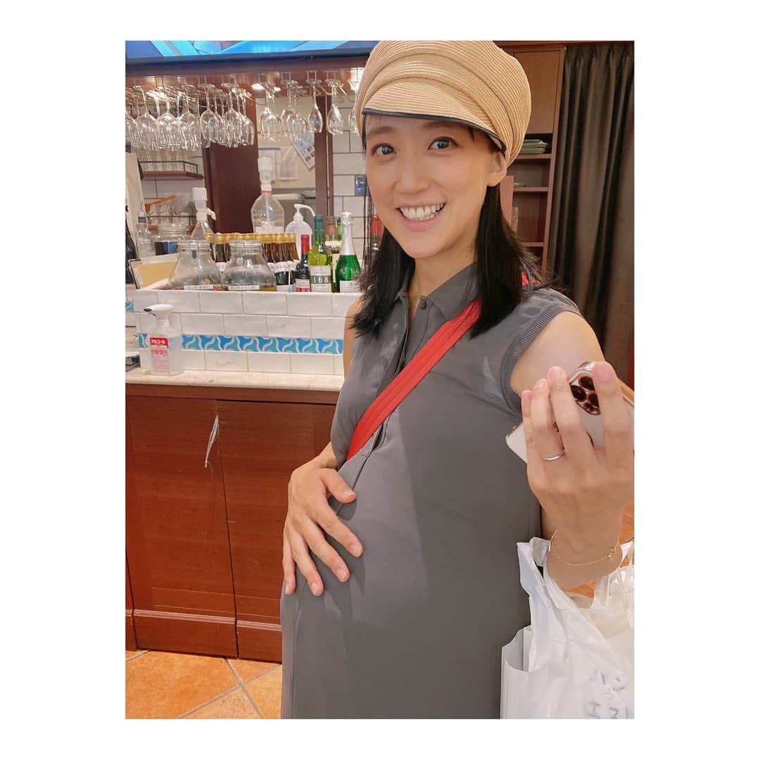 小熊美香さんのインスタグラム写真 - (小熊美香Instagram)「🍚🥢 よしえも、私も、元気です🫠☺️☀️  見た目は可愛いヒツジ🐏 中身はオオカミ🐺並に 本人も認める向上心とバイタリティ😂 私にも分けて欲しい😂😂  15年経っても変わらない関係に感謝です✨  #よしえ出産まであと少し🤰 #酷暑の中での妊婦生活 #みなさんどうかお身体に気をつけて🙏🙏 #竹内由恵」7月18日 10時23分 - ogumamika