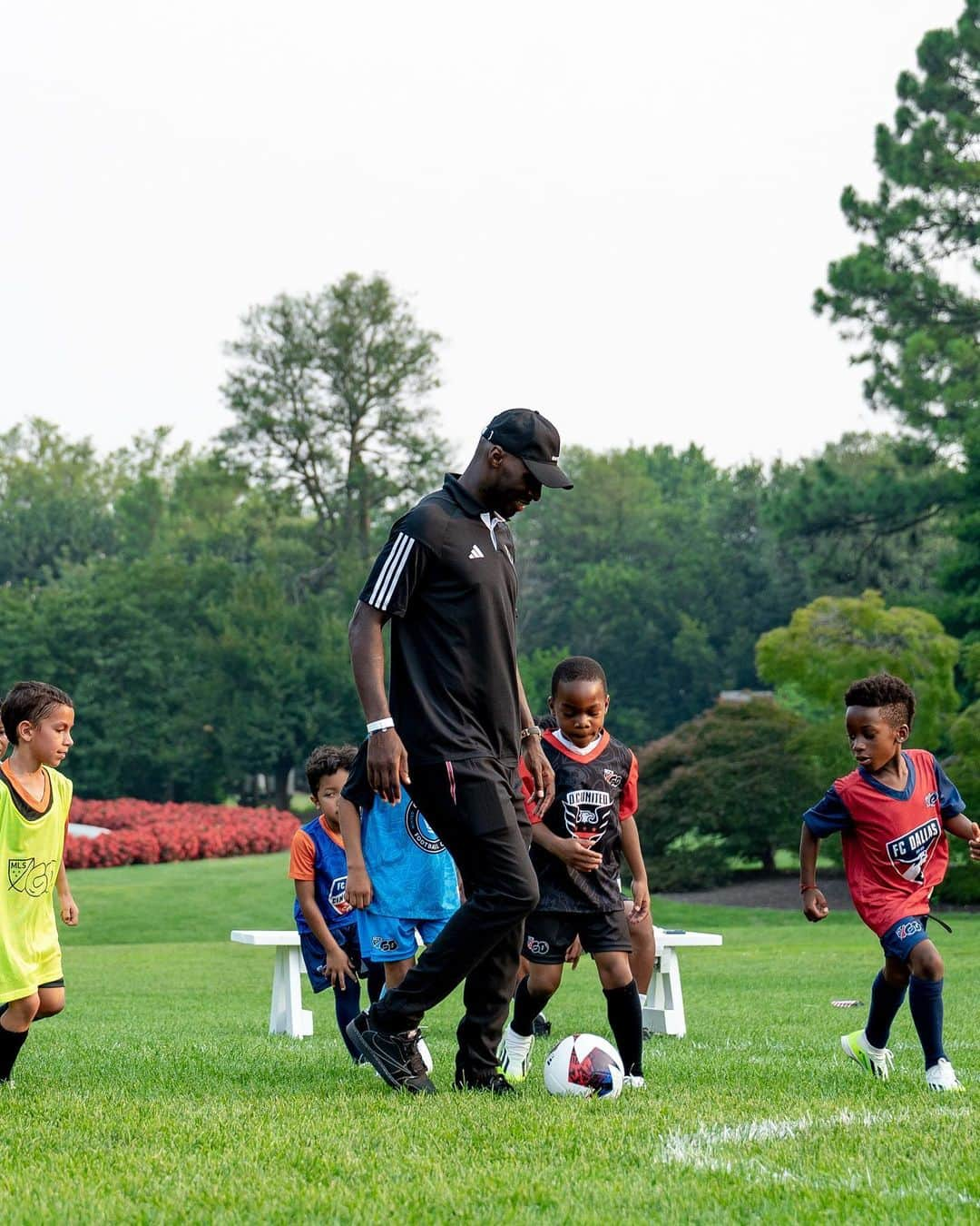 クリスティアン・ベンテケさんのインスタグラム写真 - (クリスティアン・ベンテケInstagram)「The beautiful game takes over the @whitehouse lawn 🇺🇸🤩」7月18日 10時23分 - christianbenteke