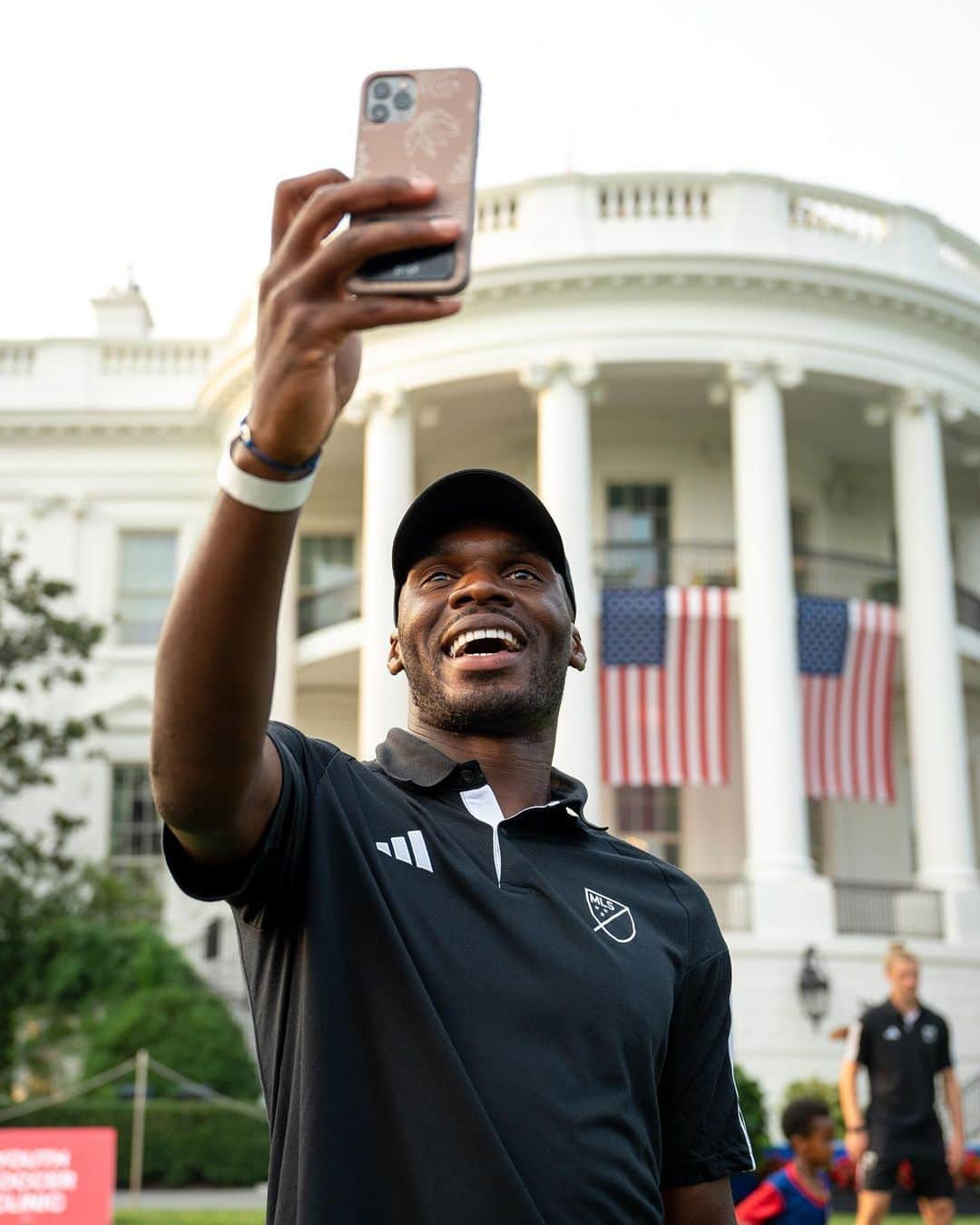 クリスティアン・ベンテケさんのインスタグラム写真 - (クリスティアン・ベンテケInstagram)「The beautiful game takes over the @whitehouse lawn 🇺🇸🤩」7月18日 10時23分 - christianbenteke