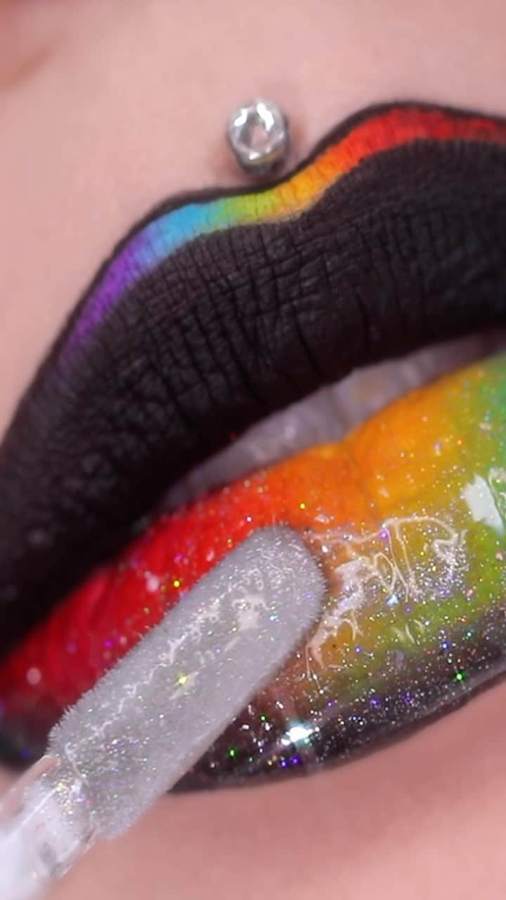 ヤスミナ・ダニエルのインスタグラム：「What should we call this lip? 🌈✨ Preferred it without the gloss. I always film looks matte and then I had a gloss at the end to see how I like it. I like seeing how different it can look 😍  #lgbtqia #makeup #lipart #rainbow #oddlysatisfying」