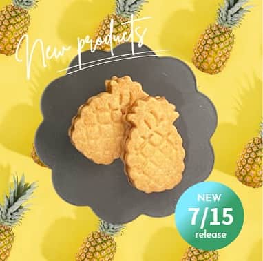 Enchantéeのインスタグラム：「. . . 復刻販売♡ . パイナップル型のクッキーに 甘酸っぱいパイナップルのジャムを挟んだ優しい味わいのクッキー🍍 . プリオオンラインにて好評発売中です！ . . . . #パイナップル #ジャムサンド  #おやつの時間 #お手土産  #リーポール #Lipore #可愛いお菓子 #クッキー #お取り寄せスイーツ  #お菓子部 #パティシエ」