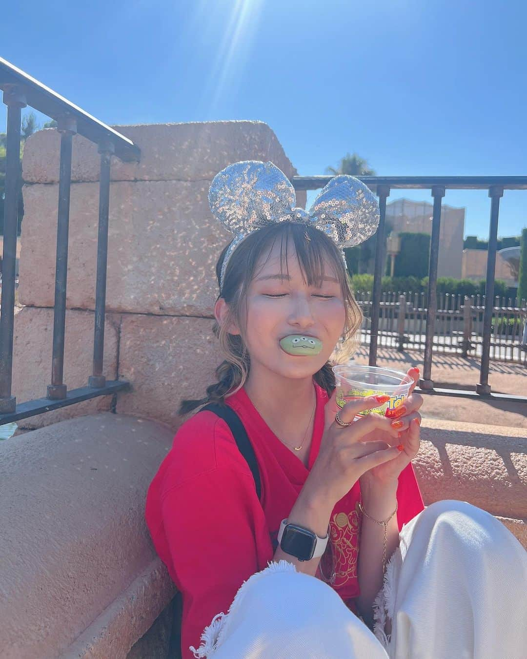 後藤佑紀さんのインスタグラム写真 - (後藤佑紀Instagram)「Tokyo Disney Sea🌊  憧れのリトルグリーンメンマンだったけど撮るの難しくて むっちゃんと試行錯誤した😂💚 3枚目暑すぎて前髪びっしゃびしや😂  topsは @moussyofficial  髪色ギャルだから赤にしたぴ👧🏽  3連休明けも変わらず酷暑だけどしっかり水分取ってがんばって生きような👨👨‍🦱👨‍🦰👱‍♂️🌎   #東京ディズニーランド #東京ディズニーシー #ディズニーリゾート #tokyodisneyresort  #tokyodisneyland  #tokyodisneysea  #ディズニーシーコーデ #リトルグリーンマン  #リトルグリーンメン #セルフヘアアレンジ  #ボブヘアアレンジ#ハイトーンカラー #レースクイーン」7月18日 11時37分 - kinochan0219