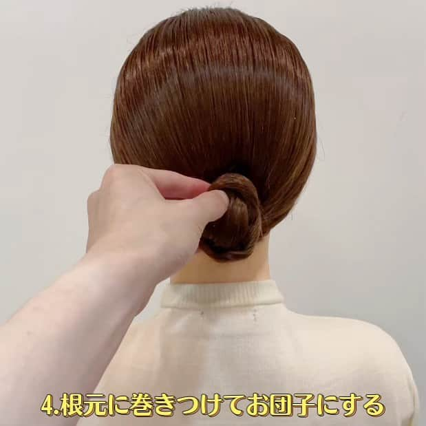 木村達沖【ヘアアレンジ、ヘアセット】さんのインスタグラム写真 - (木村達沖【ヘアアレンジ、ヘアセット】Instagram)「⭐️簡単にできる‼︎ かんざしアレンジ  やり方解説していきます！  1.kikimeeスタイリングバームが全体についている状態 2.ゴムで一つに結ぶ 3.毛先まで三つ編みにする 4.根元に巻きつけてお団子にする 5.かんざしで留めて固定する 6.微調整すれば完成♪  かんざし初心者の方にオススメなお団子アレンジ♪  ゴムで土台を作ることによって留めやすくなります☆  太めのジャージゴムは結びやすくひっかかりずらいのでノンストレスで使えます♪  メタルタイプのかんざしはゴールド、シルバーの２色展開☆  使用しているスタイリング剤、バンスクリップなどはプロフィール欄のリンクよりご購入いただけます☆  次回動画もあげますのでそちらも見ていただき是非やってみてください♪  ーーーーーーーーーーーーーーーー 美容師として色々なヘアアレンジのやり方を発信しております☆  YouTubeには解説付きのフル動画もありますのでさらにわかりやすく解説しております。  プロフィールのリンクよりヘアアレンジチャンネルオリジナルブランド 【KIKIMEE】 キキミーのバームやスタイリングオイル、シャンプートリートメントやアウトバスオイル。 そして厳選したバンスクリップやヘアアクセなども多岐に渡りお取り扱いがありますので是非ご覧くださいませ。  #ヘアアレンジ #簡単ヘアアレンジ #ヘアアレンジ動画 #ヘアアレンジやり方 #三つ編み #まとめ髪 #ミディアムヘア #アップヘア #かんざし #簪 #バーム #三つ編みアレンジ」7月18日 11時56分 - okitatsu33