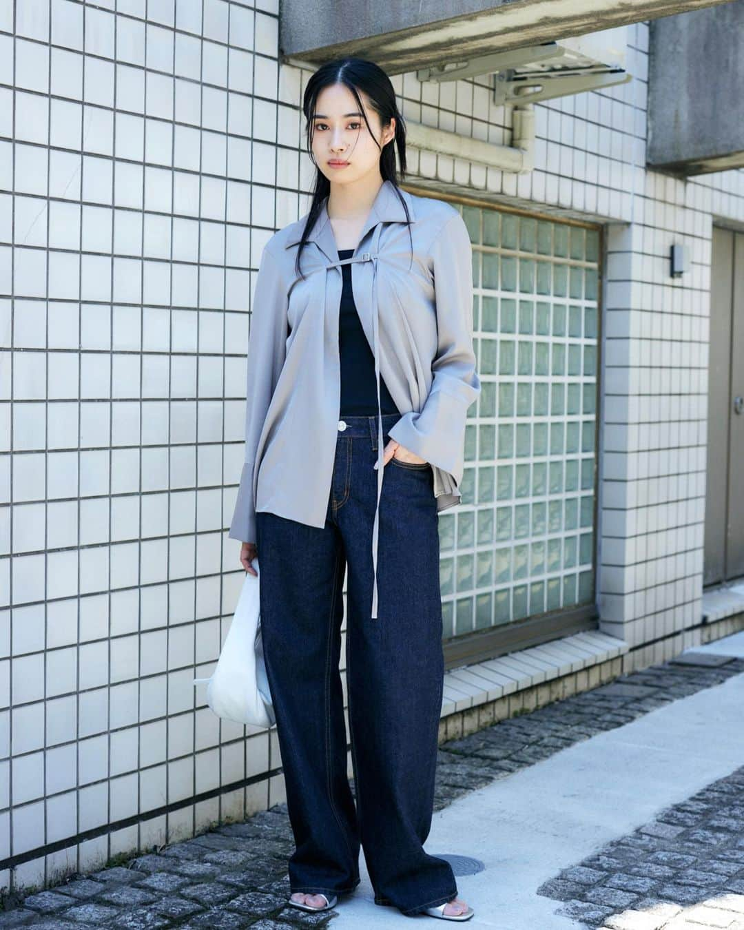 マウジーさんのインスタグラム写真 - (マウジーInstagram)「ONE WASH #MOUSSYJEANS for summer outfits  @chiaki_noumori 164cm / MOUSSY OFFICIAL STAFF ・90S LOWRISE LOOSE STRAIGHT(010GAA11-5450)  Misato 156cm / BAROQUE JAPAN LIMITED OFFICIAL STAFF ・MVS SKINNY(010GSA12-2610)  Marina 156cm / PRESS ・HIGH WAIST LOOSE STRAIGHT(010GAA11-5350)  Kaoru 178cm / DESIGNER ・MVS FLARE LONG(010EAA12-150L)  #MVSJEANS #MOUSSY」7月18日 11時56分 - moussyofficial