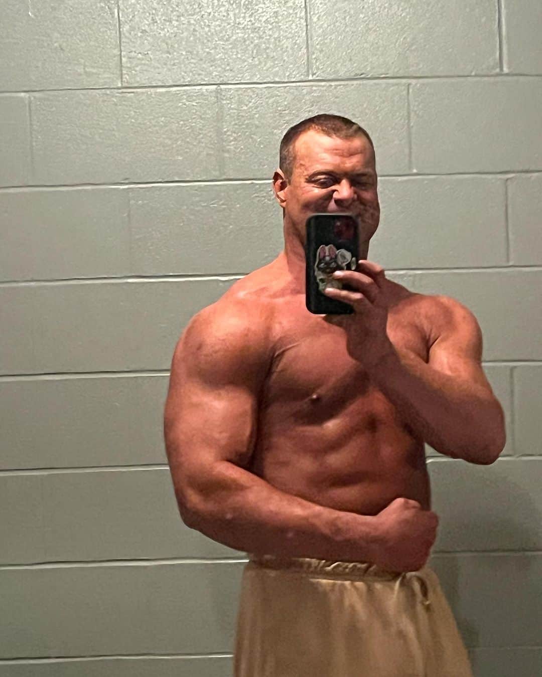 デイビーボーイ・スミス・ジュニアのインスタグラム：「Monday = Pump Day 💪💪💪」