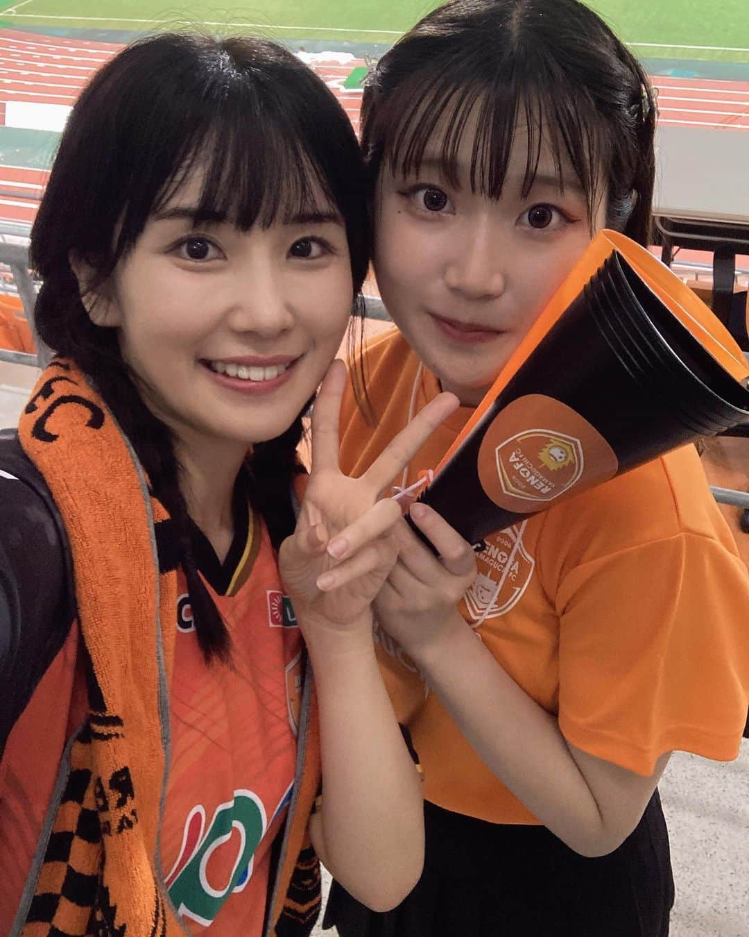 道重佐保さんのインスタグラム写真 - (道重佐保Instagram)「🧡⚽️✊🏻‪ ̖́-‬  日本一可愛い女子高生はるちさん、 そして山口美少女図鑑のモデルさんたちとの写真も載せちゃいます〜🫶 みゆちゃん、とあちゃん、ひかるちゃん、いとちゃん、りんりんちゃん、あんなちゃん、みさきちゃん、みゆあちゃん！  ☺️☺️🥰  キッズたちのステージもあったので小中学生のモデルさんもいらっしゃって、最年少の子は10歳！(写真も一緒に撮ってもらっちゃった☺️ふふふ) もちろんその年齢だけで私からすればとても可愛らしく感じるんやけど、この人前に立つお仕事をすることに何歳であるかは関係なくしっかりモデルさんで…！プロ根性を感じました😳 私もみんなのこと応援せんとやね📣✊🏻  #レノファ #レノファ山口 #renofa #みらスタ #サッカー観戦 #ユニフォーム女子 #美少女図鑑 #山口県 #山口市 #山口観光 #おいでませ山口 #portrait #japanesegirl #ig_japan #followｍe #彼女 #日本的 #道重佐保 #michishigesaho」7月18日 12時30分 - sahomichishige