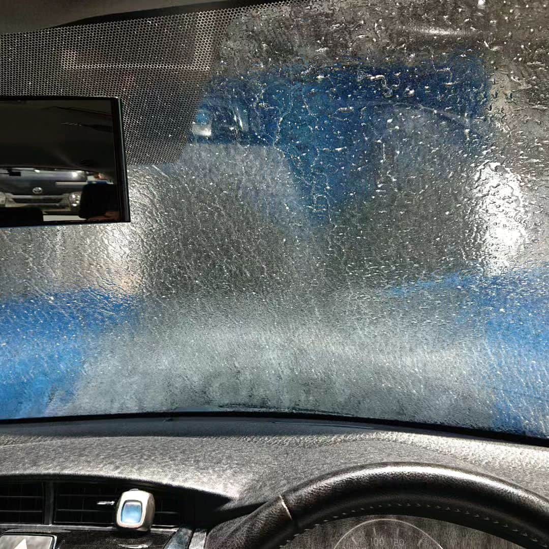 グレート義太夫のインスタグラム：「雨降るぞ…。 #洗車」