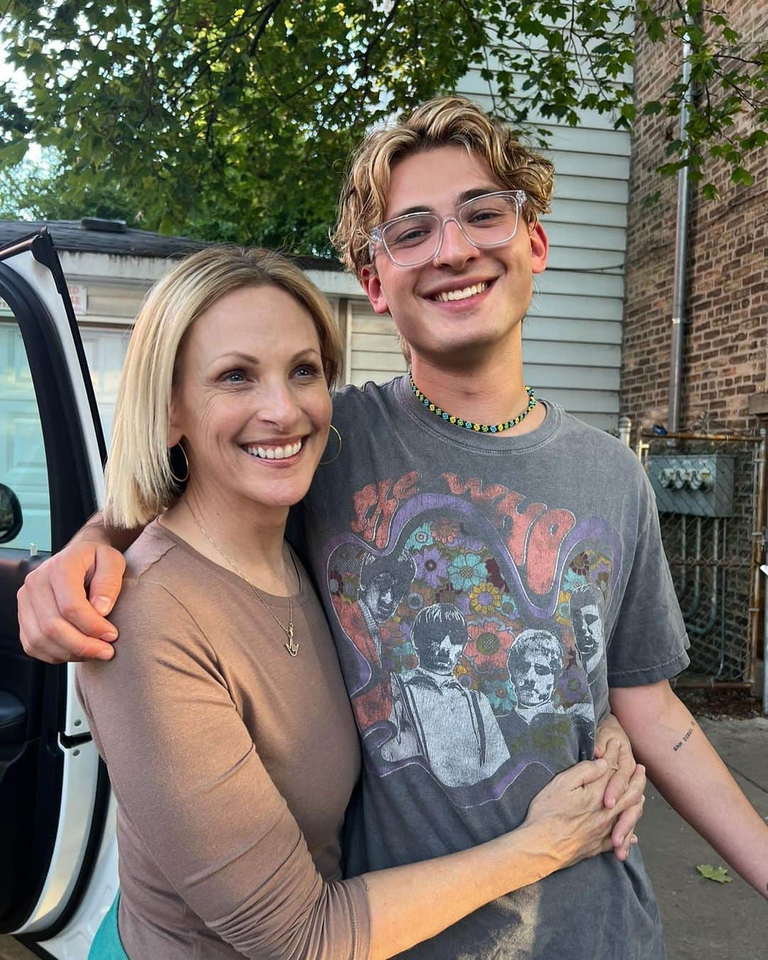 マーリー・マトリンさんのインスタグラム写真 - (マーリー・マトリンInstagram)「It’s my son Tyler’s TWENTY FIRST birthday! Gosh! How time really flies! Tyler, you have been such a joy in my life the second you were born. Your wicked sense of humor is a PLUS. Your passion for so many things truly brings out the best of you. You are fierce, loyal, honest, authentic, funny, handsome, smart and talented in so many ways. Dad and I are very proud of you. Can’t wait to see what the future brings to you ( it already started anyway! ) Happy birthday Tyler and now you can get rid of all the ID’s you’ve been using to purchase liquor and use your actual license! I love you ZILLIONS times from the moon and back! @tylergrandalski 🎂🤟🏼🎂🤟🏼🎂🤟🏼 #7-18-02 #birthdayboy #legal #chicago #kevin #morepicturestocome❤️」7月18日 12時29分 - themarleematlin