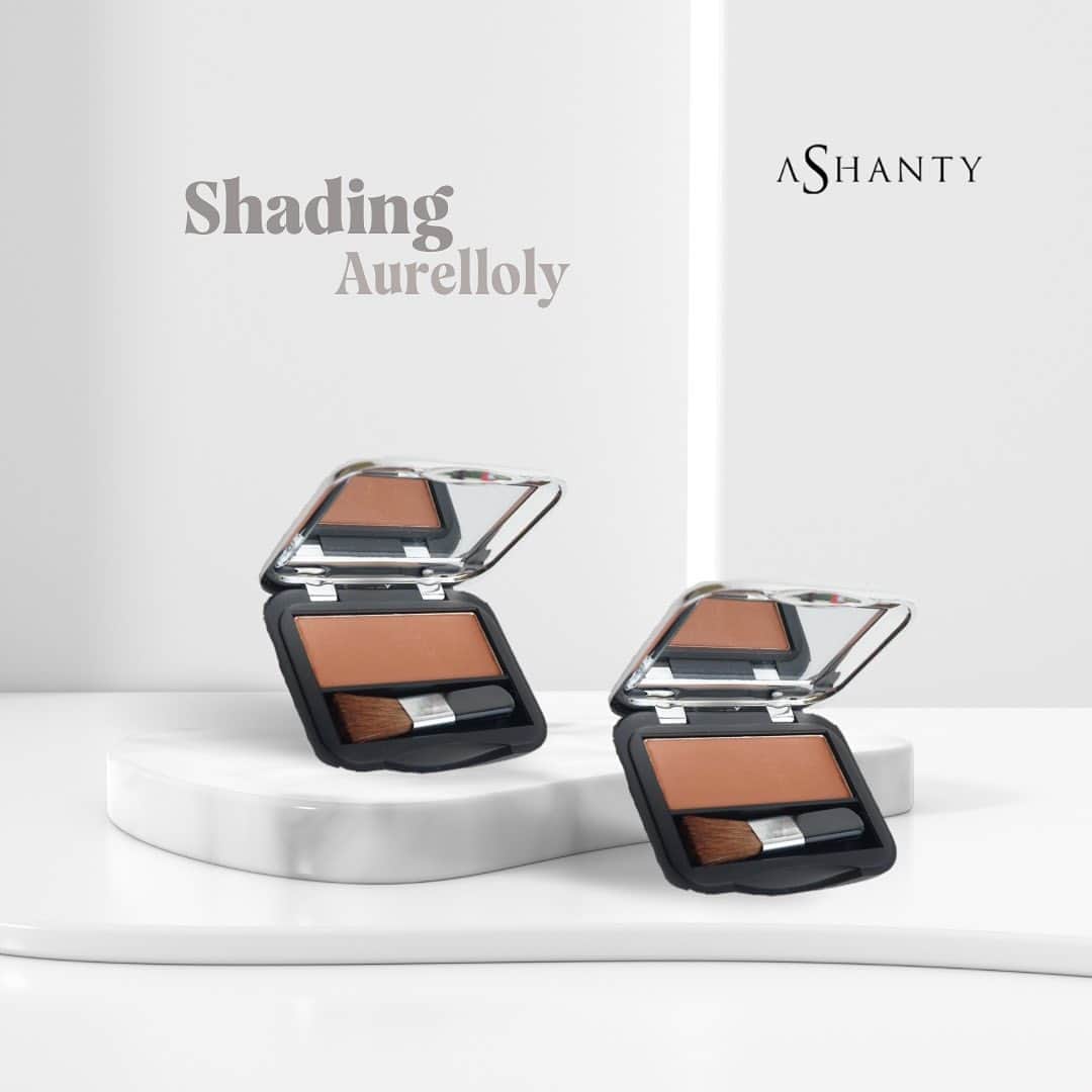 ASHANTY BEAUTY CREAM OFFICIALのインスタグラム：「Hi ladies, kalian sudah tau belum shading pada make up itu sebenernya apa sih?🤔  Jadii, shading adalah pemberian warna gelap pada bagian- bagian wajah tertentu. Bagian wajah yang diberi warna gelap (shading) akan kelihatan menyempit atau kurang menonjol.  Lalu gimana caranya menentukan shading yang cocok untuk wajah kita? kalian bisa nih pakai shading by Aurelloly karna shading ini cocok untuk para pemula & bisa digunakan untuk semua warna kulit 😍  #ashantycosmetics #ashanty_ash #cosmetics #cosmetic #makeuptutorial #rekomendasimakeup #makeuplover #lokalmakeup #makeupnatural #makeuplooks」