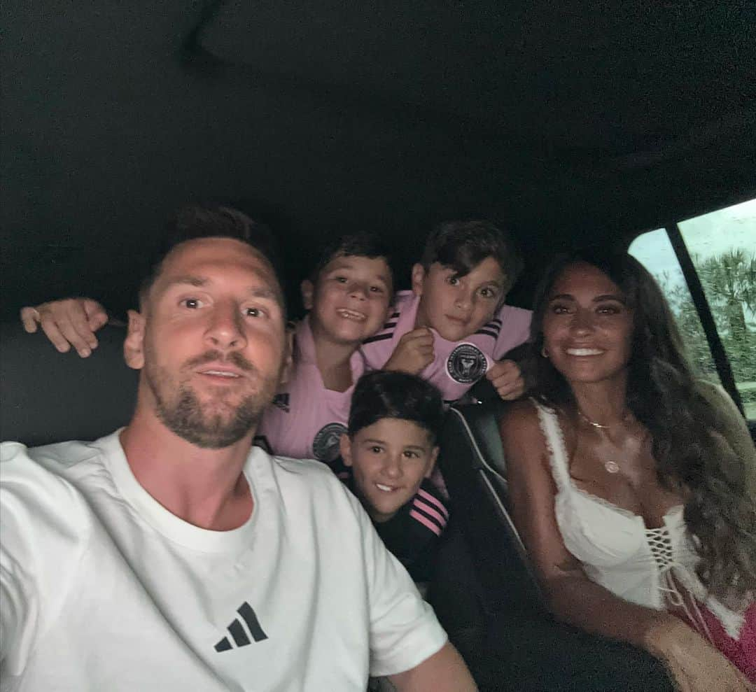 アントネラ・ロクソさんのインスタグラム写真 - (アントネラ・ロクソInstagram)「Nuevos comienzos💕 Que hermoso el amor con el que te recibieron Con toda @leomessi!  Siempre acompañandote!  @intermiamicf !!!💪💪💪」7月18日 12時38分 - antonelaroccuzzo