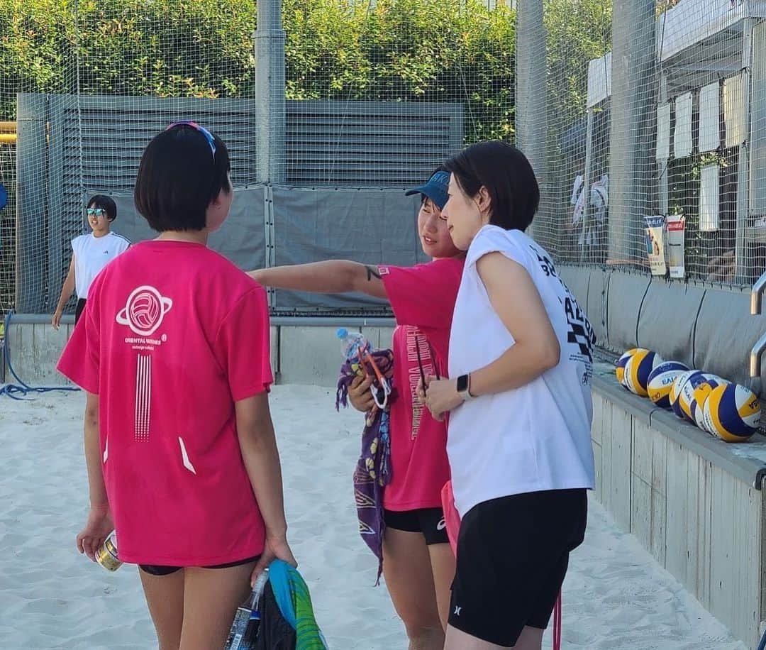 浦田聖子さんのインスタグラム写真 - (浦田聖子Instagram)「． 今年は鹿児島国体！ 出場枠を懸けて東京都ジュニアビーチバレーボール大会が海の日に行われました。チーム数もレベルも上がっています！  試合後に声を掛けてみると、緊張した、楽しい、戦術的な質問など、今日の経験をぜひ力にしてほしい✨ 男女共に優勝チーム、鹿児島国体がんばれ！  選手をはじめ、大会関係者の皆さま、暑い中大変ご苦労様でした🏐☀️  #第5回 #東京都ジュニア #ビーチバレーボール大会 #輝け高校生」7月18日 12時42分 - satoko_urata