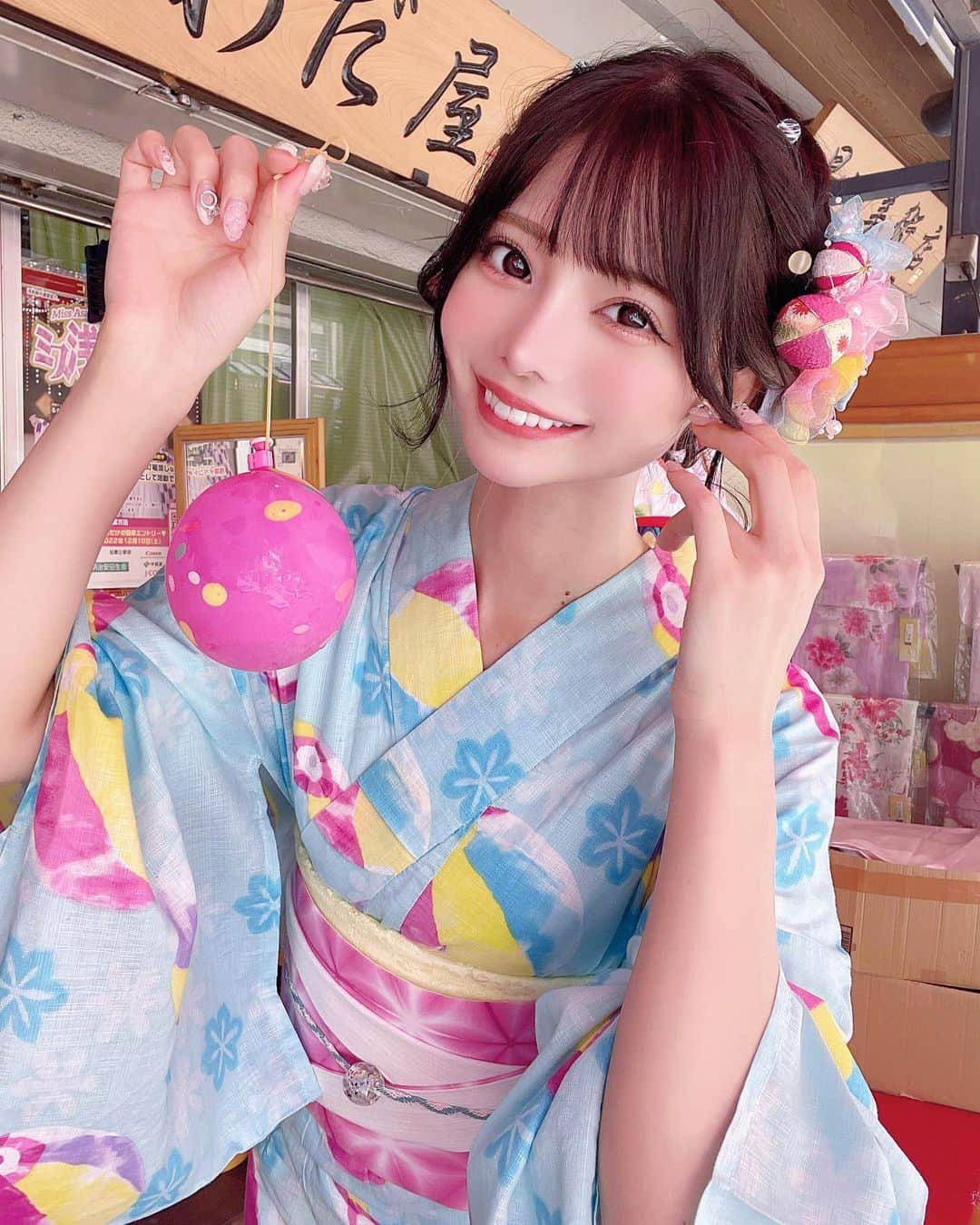 米倉みゆのインスタグラム：「一緒に、花火見に行こっ👘🎆 . . . . . . . . . .  #浅草さわだ屋 #さわだ屋  #着物レンタル #レンタル着物 #浅草着物 #着物 #浅草 #着物へア #ヘアアレンジ #着物デート #袴レンタル #浅草散策 #レース着物 #ヘアメ#着物レンタル #着物へア #浴衣デート #着物へアアレンジ #浴衣女子 #浴衣美人 #浴衣アレンジ #浅草食べ歩き #浅草カフェ #浅草着物レンタル #浅草観光 #お祭り #花火大会 #お祭りヘアー #浴衣ヘアアレンジ #浴衣ヘア #浴衣女子 #浴衣コーデ #夏祭り」