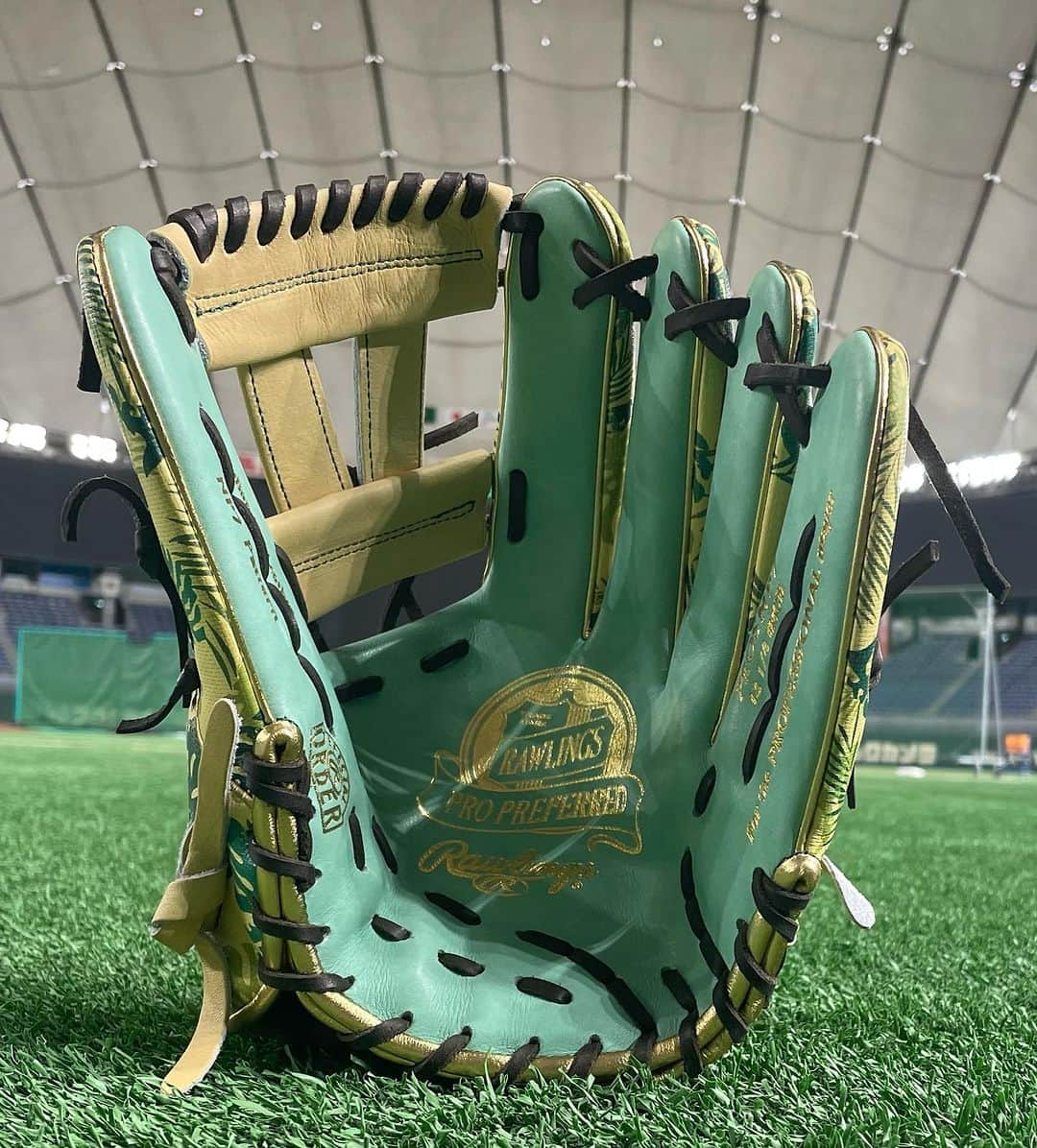 Rawlings Japanさんのインスタグラム写真 - (Rawlings JapanInstagram)「2023年オールスターゲーム。 いよいよ、明日！  岡本和真選手使用グラブ。  HOH®︎Graphicモデル  #ローリングス  #rawlings #グラブ #glove #goldglove #ゴールドグラブ #読売ジャイアンツ #岡本和真 #lovemyglove」7月18日 13時00分 - rawlings_japan_llc