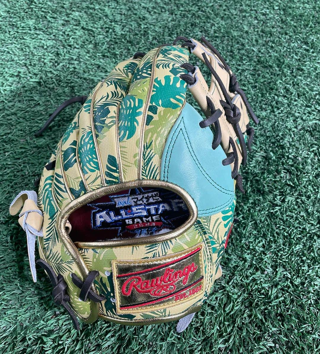 Rawlings Japanさんのインスタグラム写真 - (Rawlings JapanInstagram)「2023年オールスターゲーム。 いよいよ、明日！  岡本和真選手使用グラブ。  HOH®︎Graphicモデル  #ローリングス  #rawlings #グラブ #glove #goldglove #ゴールドグラブ #読売ジャイアンツ #岡本和真 #lovemyglove」7月18日 13時00分 - rawlings_japan_llc