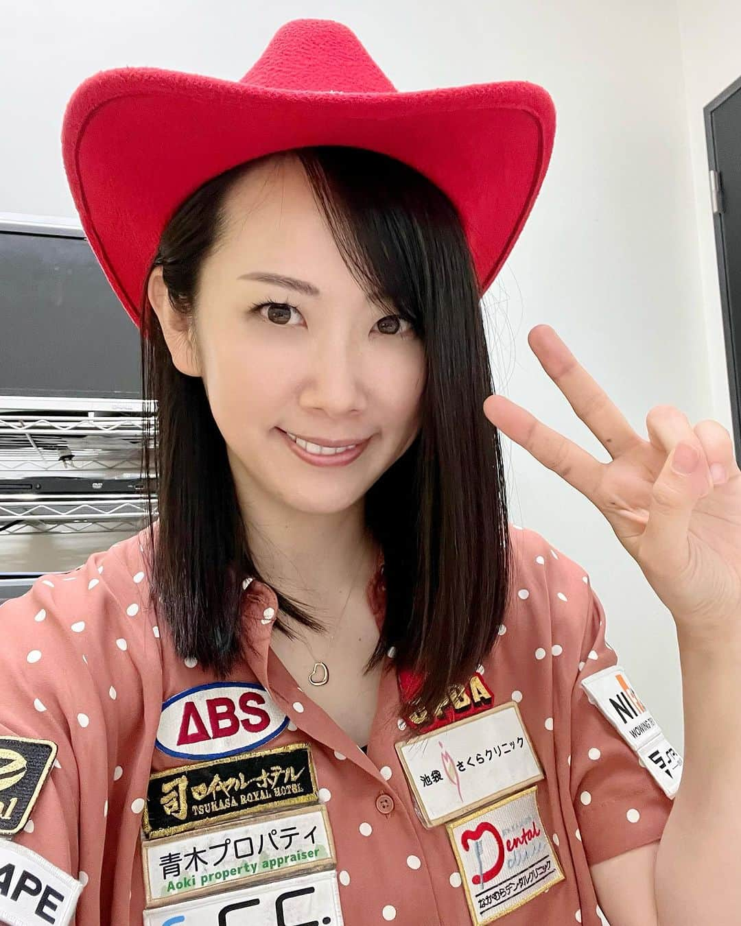 森彩奈江のインスタグラム：「昨日はROUND1 LIVE スペシャルチャレンジマッチでした✨ 3連休の最終日でしたが、ご参加いただいた皆様ありがとうございました☺️ LIVE配信で全国の店舗と繋がれて楽しかったです🎵  私は金曜日から月曜日までの4日間、富津スターレーン(千葉県)→相模原パークレーンズ(神奈川県)→浦和スプリングレーンズ(埼玉県)→ROUND1府中本町駅前店(東京都)と関東でプロチャレでした🎳  怪我なく楽しく終えることができ、ひと安心😌 今日から週末の東海オープントーナメントに向けて準備です💨  前回の六甲クイーンズオープントーナメントは1ピン差で予選通過できなかったので、今回はリベンジします👍  #round1liveチャレンジ  #round1 #プロチャレ #ボウリング　#bowling #pリーグ #pリーガー #テンガロンハット　#シンデレラガール #abs  #jpba #スポーツ選手　#ボウリング女子 #司ロイヤルホテル　#青木プロパティ #池袋さくらクリニック #女性アスリート  #なかむらデンタルクリニック　 #zaoral  #ニフコ　#KILOTAPE  #splc #fcc」