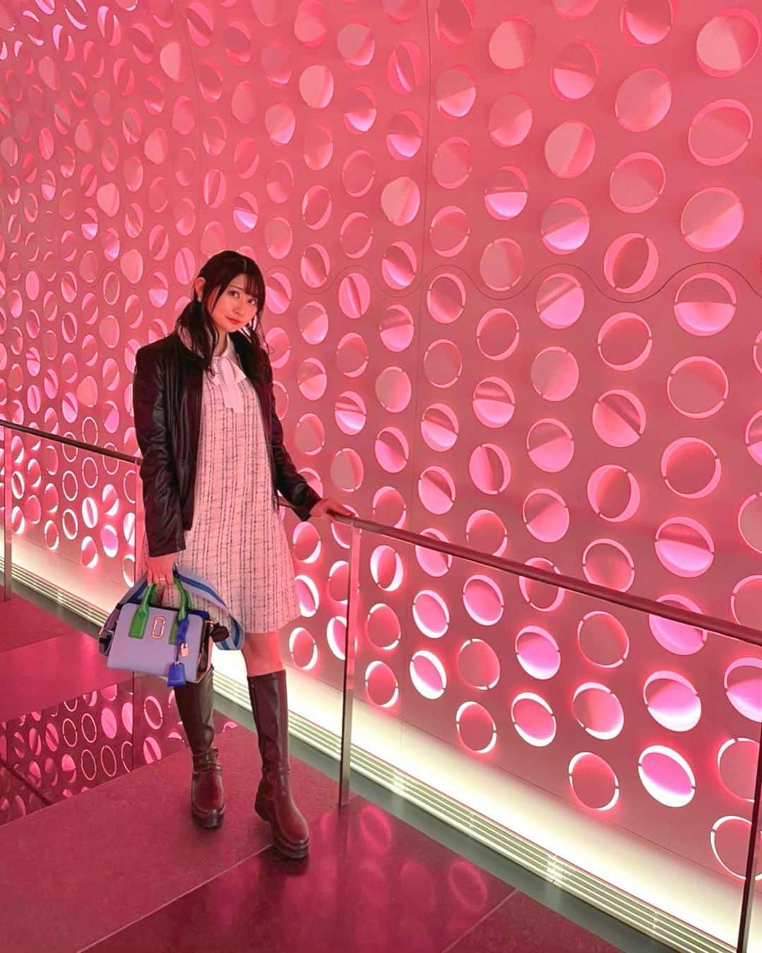 坂口莉果子のインスタグラム：「W Osaka  Memories of 2022🌸 ・ ・ ・ #japan #osaka #wosaka #wosakahotel #fashion #dress #ootd #zara #marcjacobs #toccocloset#whotel #日本 #大阪 #w大阪 #ファッション #大阪カフェ #大阪グルメ #toccoclosetワンピース #ワンピースコーデ #ブーツコーデ #レザージャケット #骨ストコーデ #骨格ストレート #165cmコーデ #ロングブーツ #時差投稿」