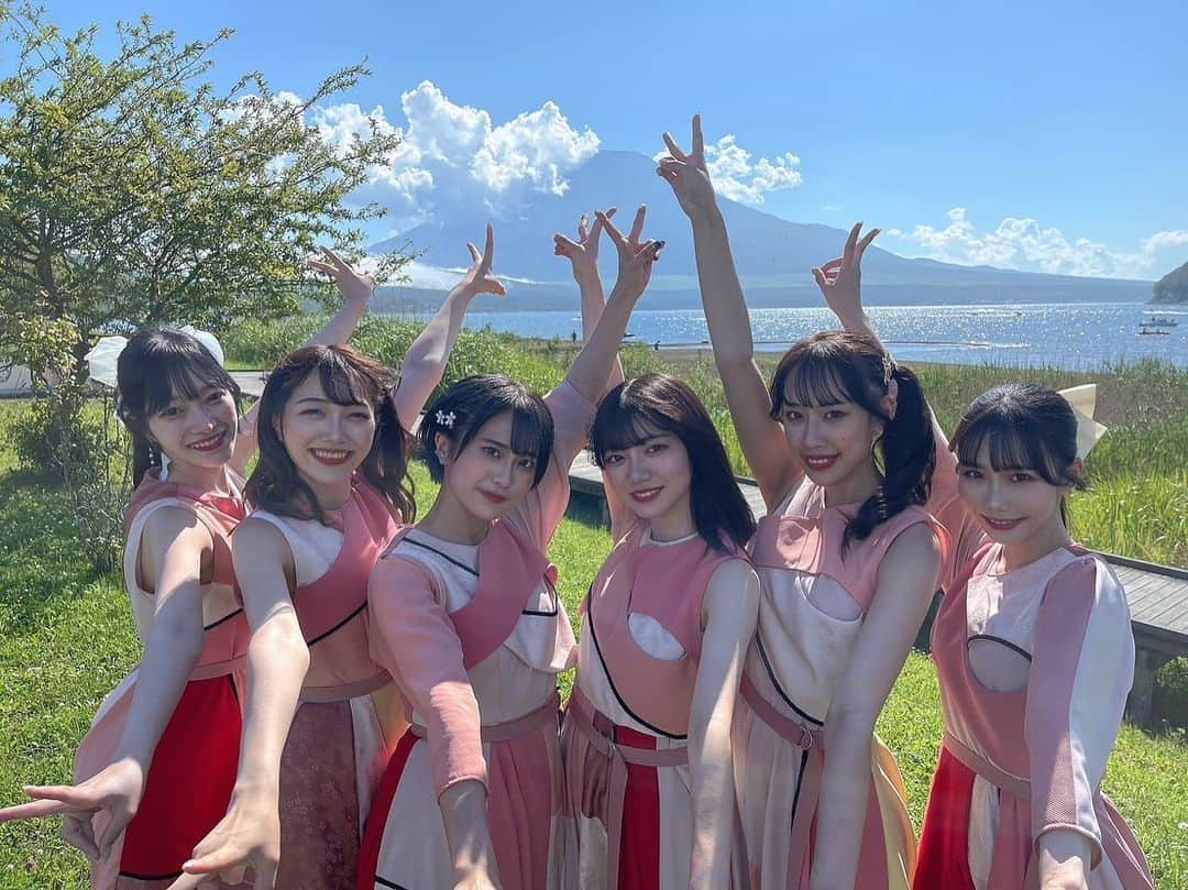 のインスタグラム：「ありがとう！！  悔しい思いをした1日目。 仲間と思いを固めた2日目。 眩しく晴れた空の3日目。  いろんなことが詰まった #SPARK2023 でした‼︎ 本当にお疲れ様！！ そしてありがとう🩷  この期間が わたしたちとファンを成長させてくれ次のステップへ向かわせてくれました。 #アイドル　#野外イベント #フェス　#野外フェス」