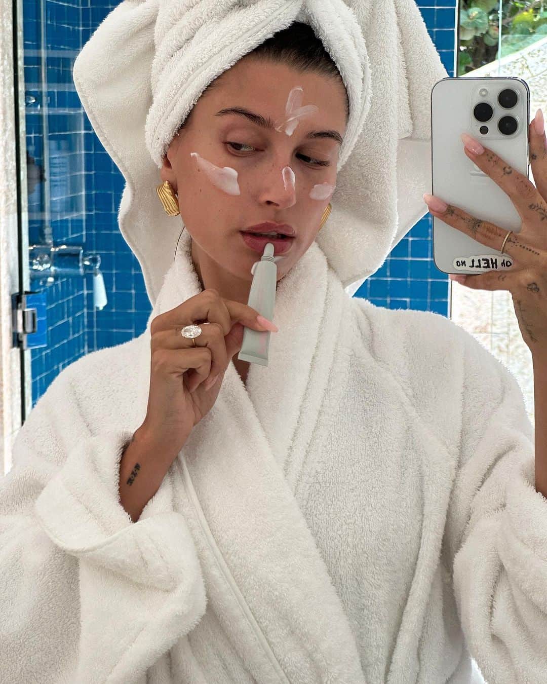 ハイレイ・ロード・ボールドウィンのインスタグラム：「a bit of the summer energy so far.」