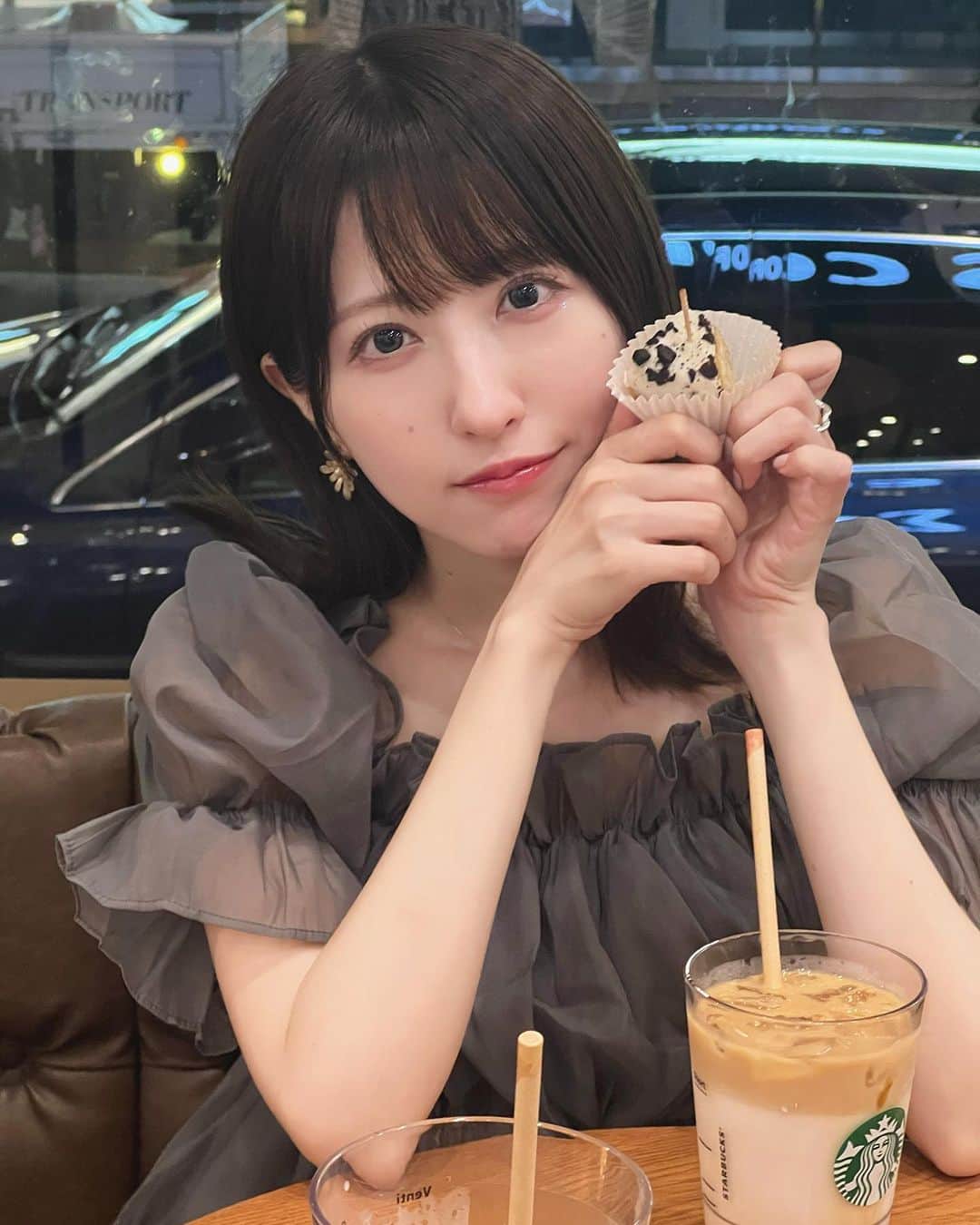 のインスタグラム：「🍩  お久しぶりです、、！ 最近ドーナツにハマってます （これは偶然もらった試食のドーナツ）  少し前に体調不良で寝込んだせいで 体力落ちてたけどだいぶ戻ってきました🌼  8月のバースデークルーズまでに体力つけ直さなきゃと思って おうちで少しずつ筋トレしてます！  みんなも風邪とか流行ってるから気をつけてね🥺」