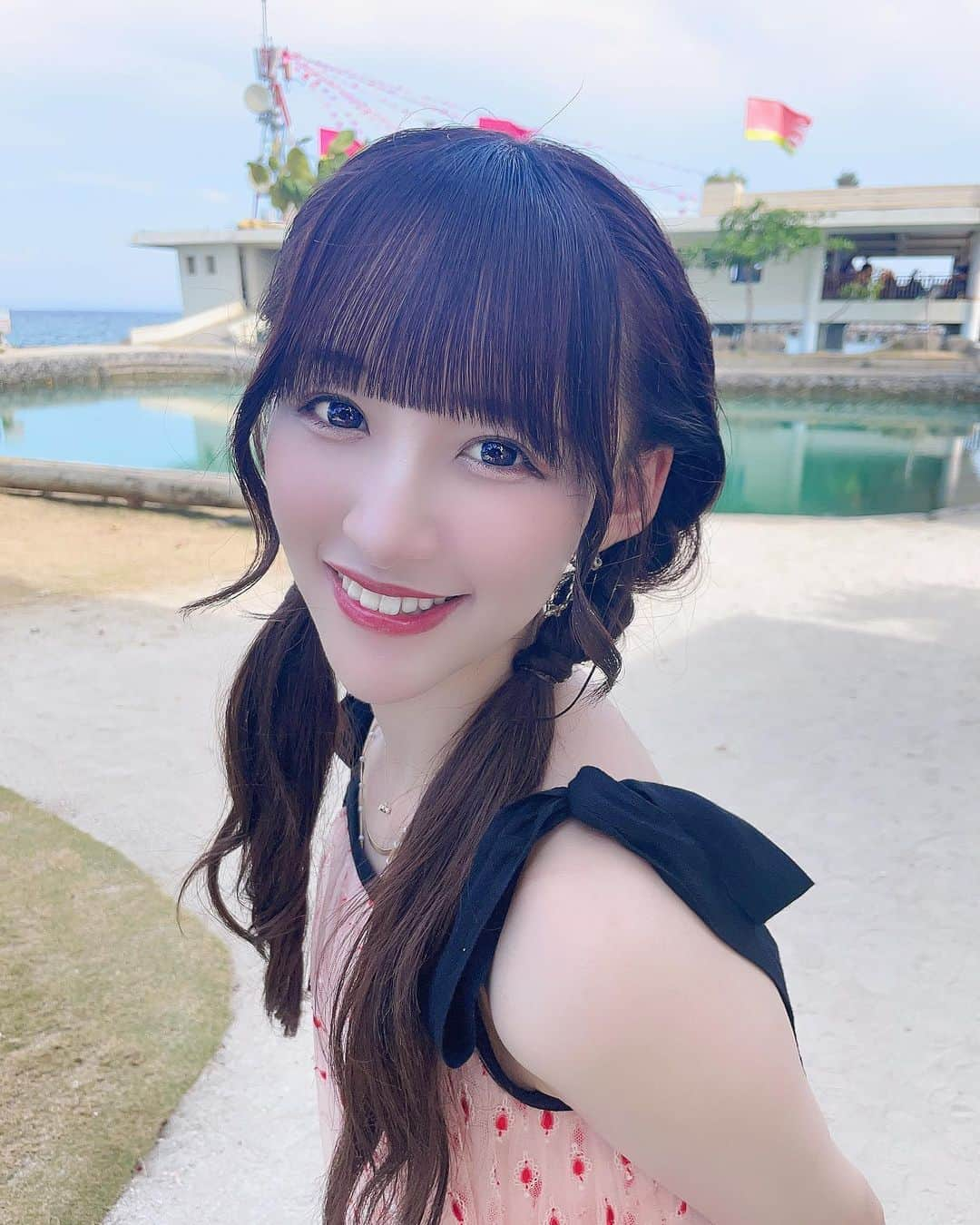 音嶋莉沙さんのインスタグラム写真 - (音嶋莉沙Instagram)「今日はフラゲ日〜🐬 もう手元にある方もいるのかな〜 ⁡ 今回も盛り沢山な内容になってるよ☺️ ⁡ ジャケ写のサインも徐々に届いてるみたいで！！！ 嬉しい‪🫶🏻️ ⁡   #ナツマトペ  #フラゲ日」7月18日 22時44分 - otoshima_risa