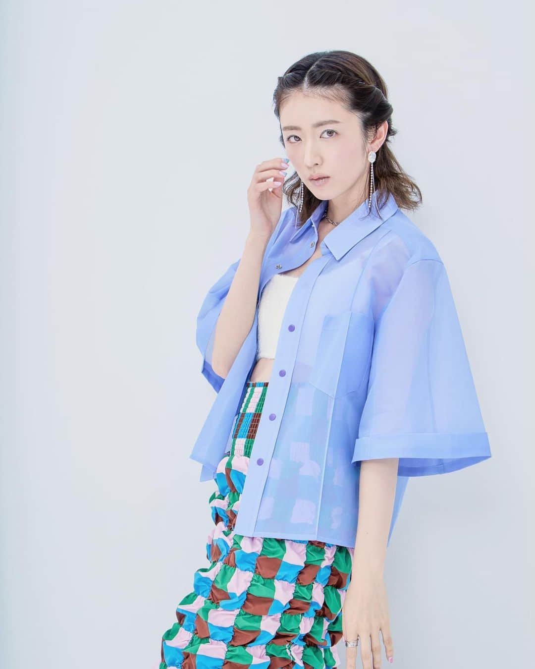 樋口柚子のインスタグラム：「🩵 Photographer: @masaoinomata  Make up: @megumi_nakamura.hm  styling: @satomii__kageyamaa  #作品撮り」