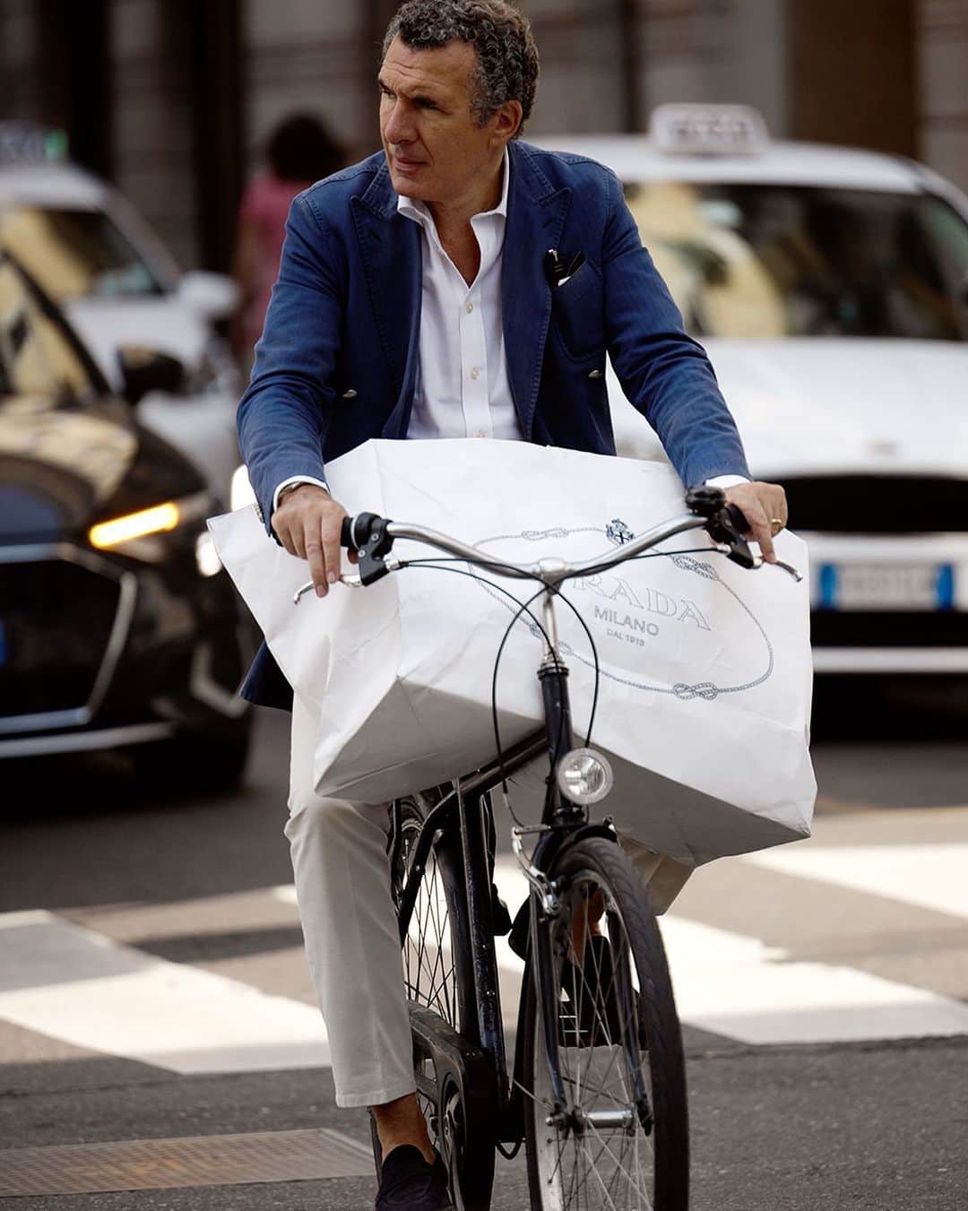 スコット・シューマンのインスタグラム：「Been there! Milan (of course)」