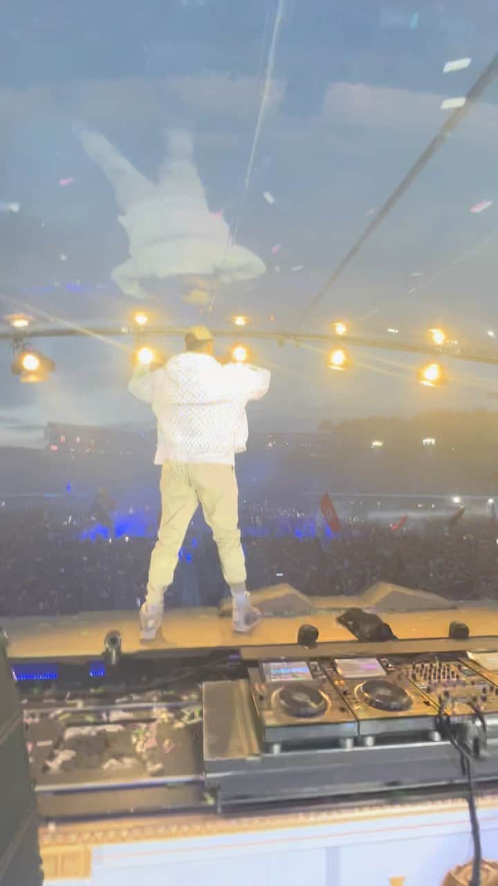 アフロジャックのインスタグラム：「mainstage madness last year!!! see you saturday @tomorrowland 🙌🏼🙌🏼🙌🏼」