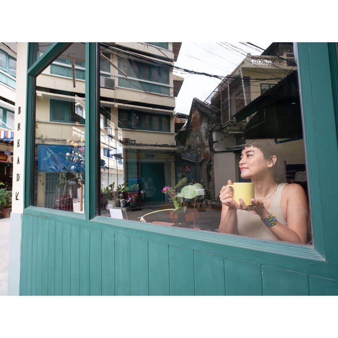 桃生亜希子さんのインスタグラム写真 - (桃生亜希子Instagram)「Bangkokぶらぶら。 　ゆるくて楽しい🎵 　 　寝る前にタイマッサージへ。 　タイのお姉様達、本当に優しくて素晴らしい！✨ 　至福の時。✨ 　 　コップンカー🙏  　　  　タンクトップは、　@muni_official__ のオーガニックコットン。 　着心地最高。 　 　クーポンコード　muni7bn を入れると、¥10,000商品購入で1,000円OFFになるよ。 　  #街角シリーズだよ #ムニ #PR #敏感肌でも使える #可愛い下着  #敏感肌でも安心 #インナーウェア #肌に優しい #アンダーウェア #環境に優しい #肌に優しい下着 #肌触り抜群 #敏感肌用 #オーガニックコットン #オーガニックコットンインナー #オーガニック #サスティナブルライフ #地球に優しい #エシカルライフ #天然素材」7月18日 22時54分 - pinokosugar