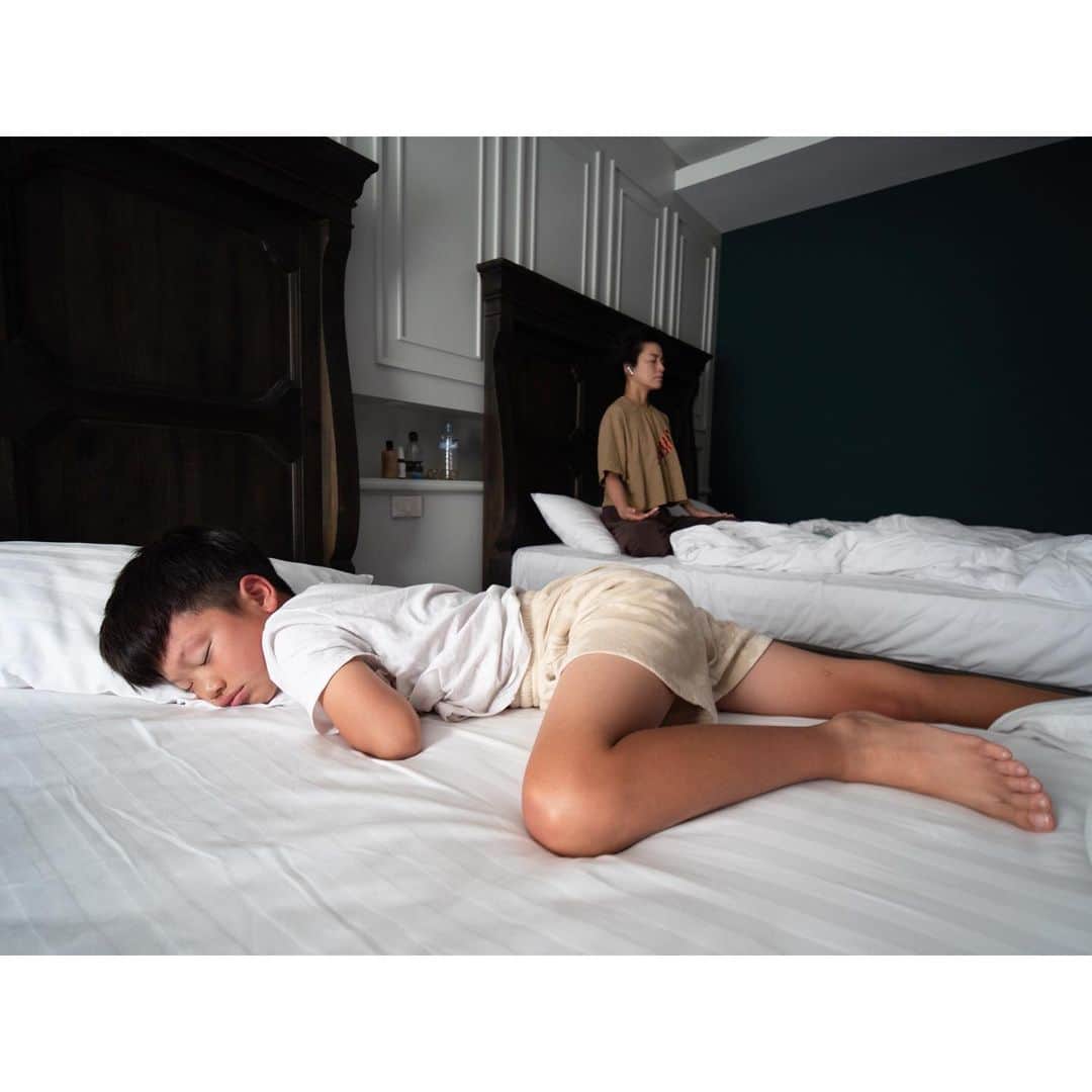 桃生亜希子さんのインスタグラム写真 - (桃生亜希子Instagram)「Bangkokぶらぶら。 　ゆるくて楽しい🎵 　 　寝る前にタイマッサージへ。 　タイのお姉様達、本当に優しくて素晴らしい！✨ 　至福の時。✨ 　 　コップンカー🙏  　　  　タンクトップは、　@muni_official__ のオーガニックコットン。 　着心地最高。 　 　クーポンコード　muni7bn を入れると、¥10,000商品購入で1,000円OFFになるよ。 　  #街角シリーズだよ #ムニ #PR #敏感肌でも使える #可愛い下着  #敏感肌でも安心 #インナーウェア #肌に優しい #アンダーウェア #環境に優しい #肌に優しい下着 #肌触り抜群 #敏感肌用 #オーガニックコットン #オーガニックコットンインナー #オーガニック #サスティナブルライフ #地球に優しい #エシカルライフ #天然素材」7月18日 22時54分 - pinokosugar