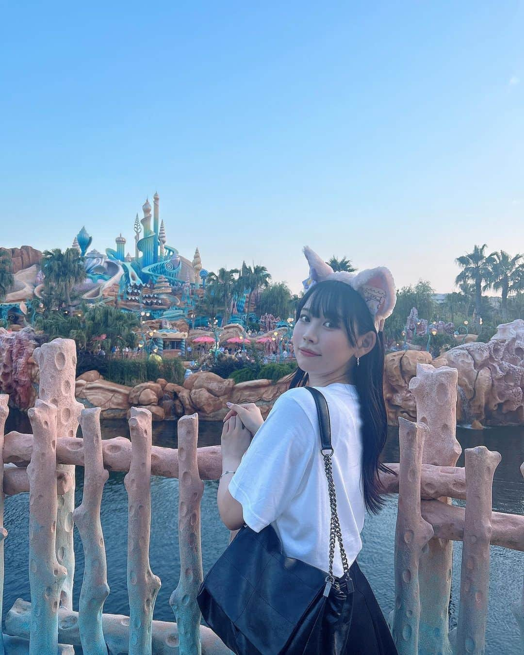 篠見星奈のインスタグラム：「. 次はいつ行けるかな..☽  #tokyodisneysea #disney #linabell #ディズニーシー #ディズニーコーデ #グラビア #篠見星奈」