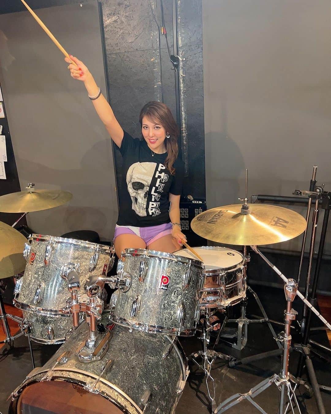 神谷麻美さんのインスタグラム写真 - (神谷麻美Instagram)「#スタジオ っっ🌹💖💖💖✨️  #ドラム っっ🤘🥰🥁❤️‍🔥❤️‍🔥❤️‍🔥✨️  今日も楽しかった💀🌹❣️❣️✨️」7月18日 23時36分 - asamice428