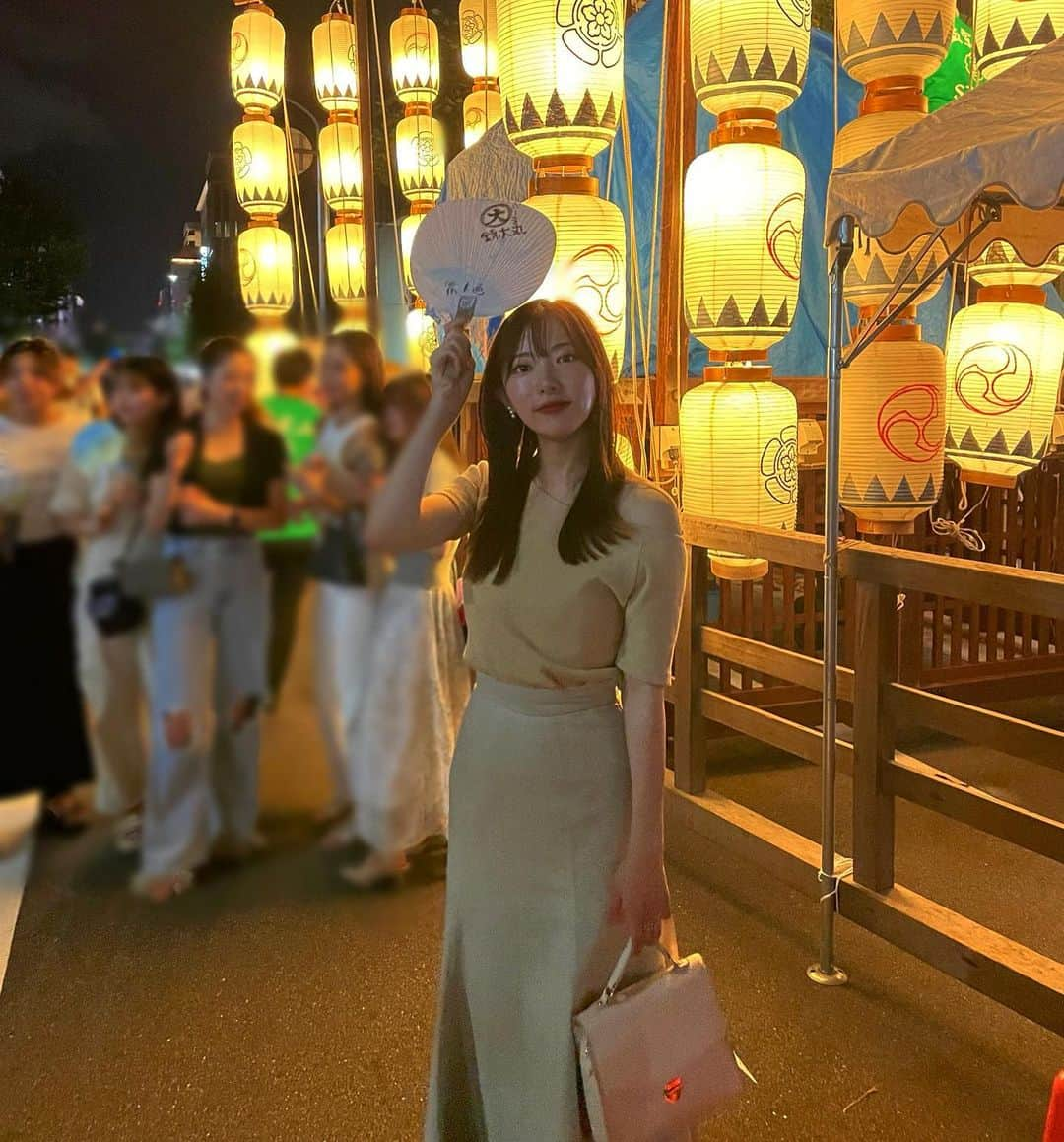 香月あやのインスタグラム：「6年目にして初祇園祭行けたー🤍🍻🏮」