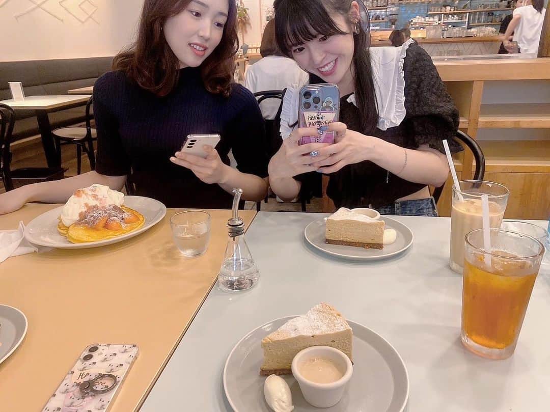 松崎博香のインスタグラム：「しのちゃんお誕生日おめでとう🎂🩵 今年こそは一緒に韓国行こうね✈️！ 　 BIG LOVE🩵🩵🩵  #HappyShinoDay2023 #スタマリ紫乃生誕祭2023  #STARMARIE #スタマリ #instagram #instagood #instadaily #selfie #fyp #lll #셀카 #카페 #맞팔 #좋아요 #맞좋」