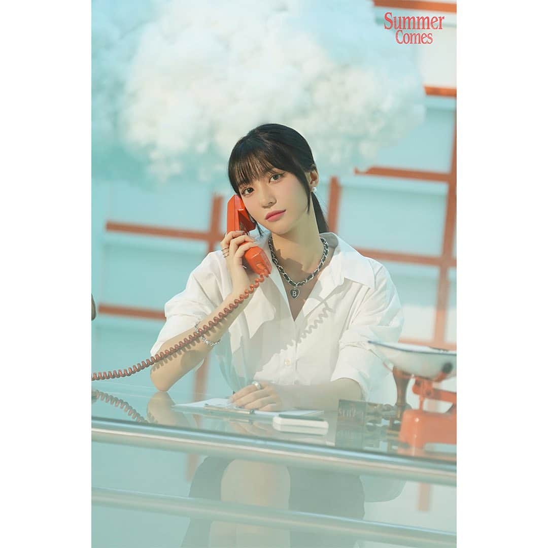 OH MY GIRLさんのインスタグラム写真 - (OH MY GIRLInstagram)「OH MY GIRL 9TH MINI ALBUM [Golden Hourglass]  MV IMAGE PREVIEW  2023.07.24 6PM (KST)  #오마이걸 #OHMYGIRL #OMG #여름이_들려」7月19日 0時02分 - wm_ohmygirl