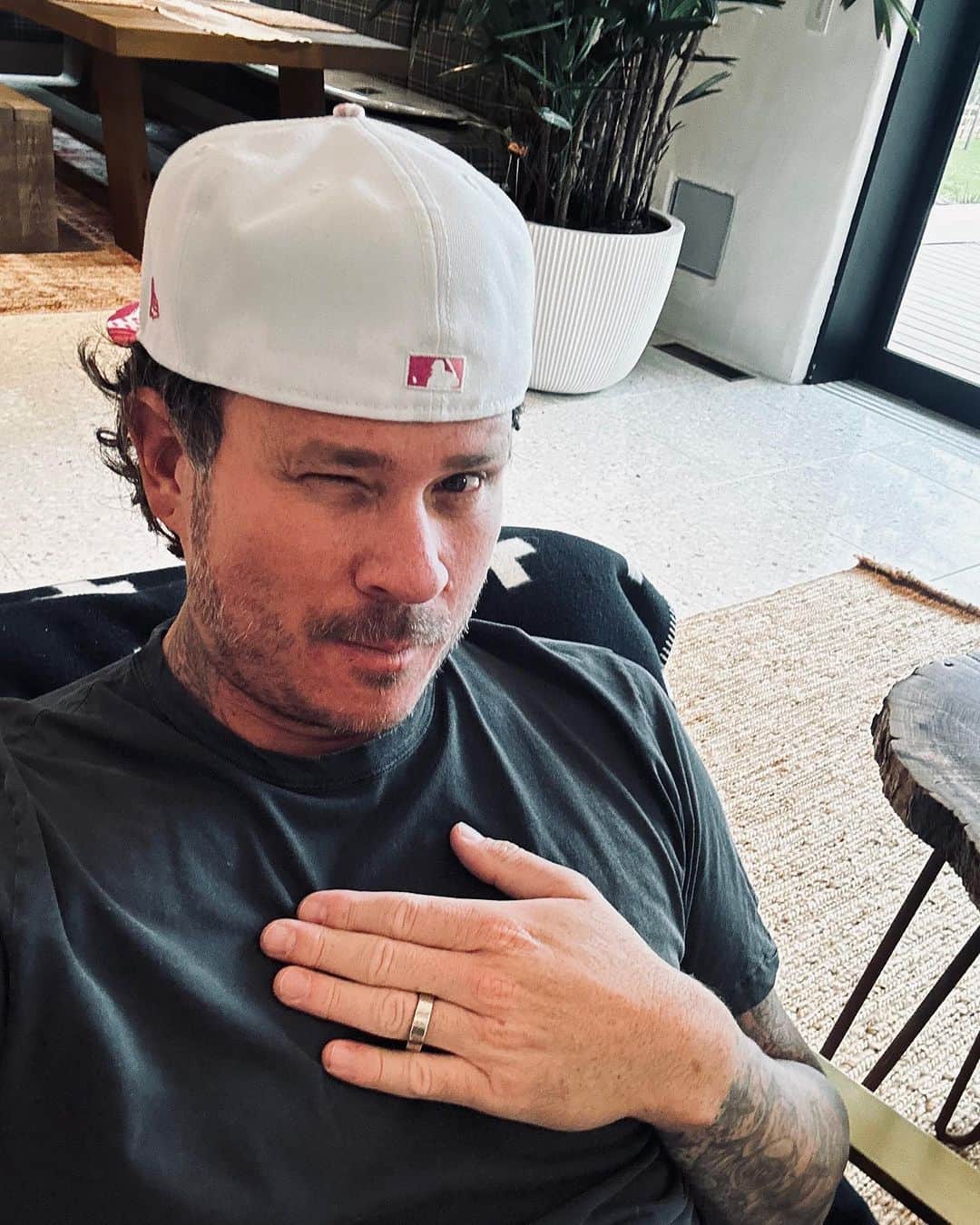 トム・デロングのインスタグラム：「I’m home from tour….」