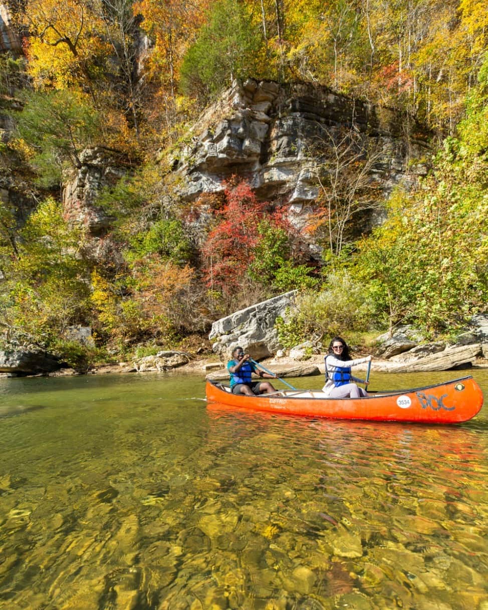 Visit The USAさんのインスタグラム写真 - (Visit The USAInstagram)「Find your spot for outdoor thrills in the Ozark Mountains in Arkansas. 🛶🏃☀️  Rivers, waterfalls, caves, and mountains for family-approved entertainment is the type of energy the Ozarks brings to the summer. Pin these spots on the map and put all your summer vibes where it’s definitely worth it!   📍Kings River Falls 📍Buffalo National River 📍Albert Pike Recreation Area  #VisitTheUSA #VisitArkansas #NaturalState #Ozarks #ArkansasOutdoors」7月19日 0時00分 - visittheusa