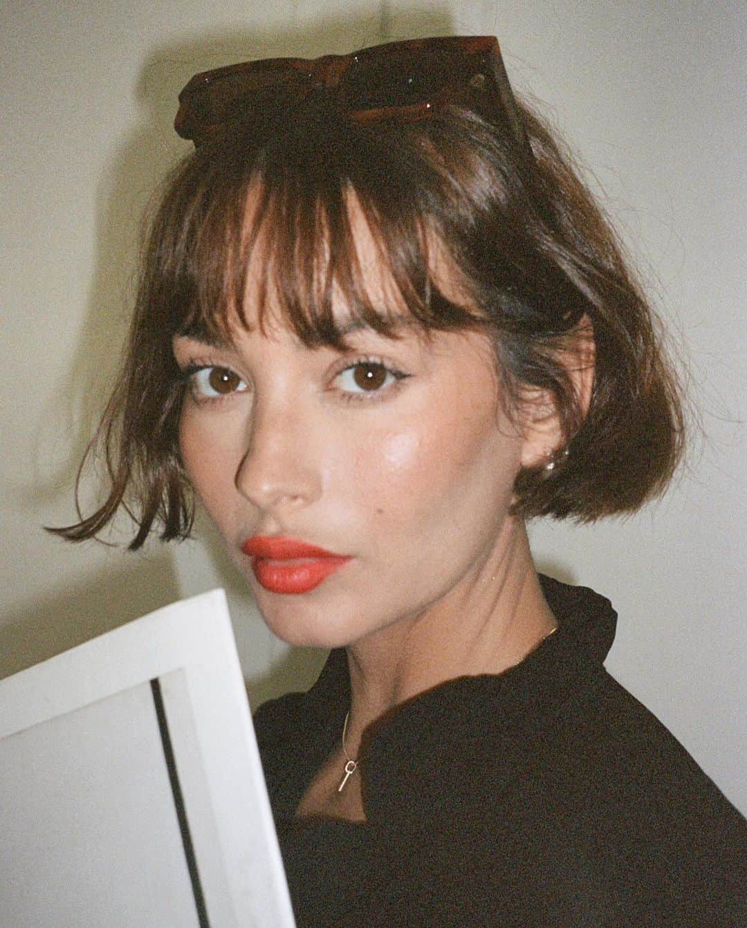テイラー・ラシェのインスタグラム：「laying low these days」