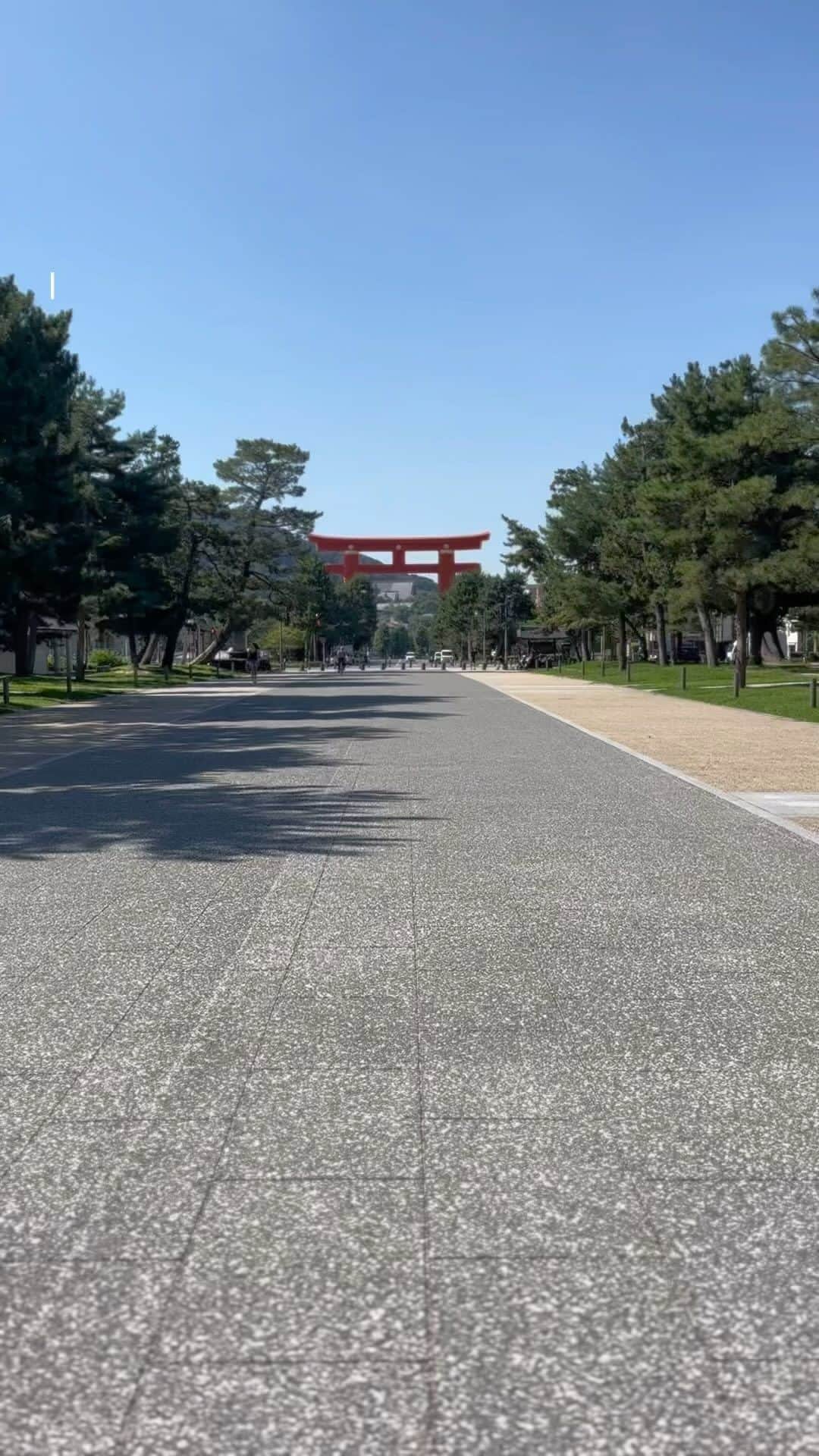 のインスタグラム：「京都も暑い日が続いています。 お出かけの際には水分補給を忘れず、室内でも体調に気をつけてお過ごしください。   #京都旅行　#京都観光　#京都 #岡崎　#平安神宮　#夏の京都  #kyoto  #kyototorip #kyotojapan #ウェスティン都ホテル京都　#westinmiyakokyoto」
