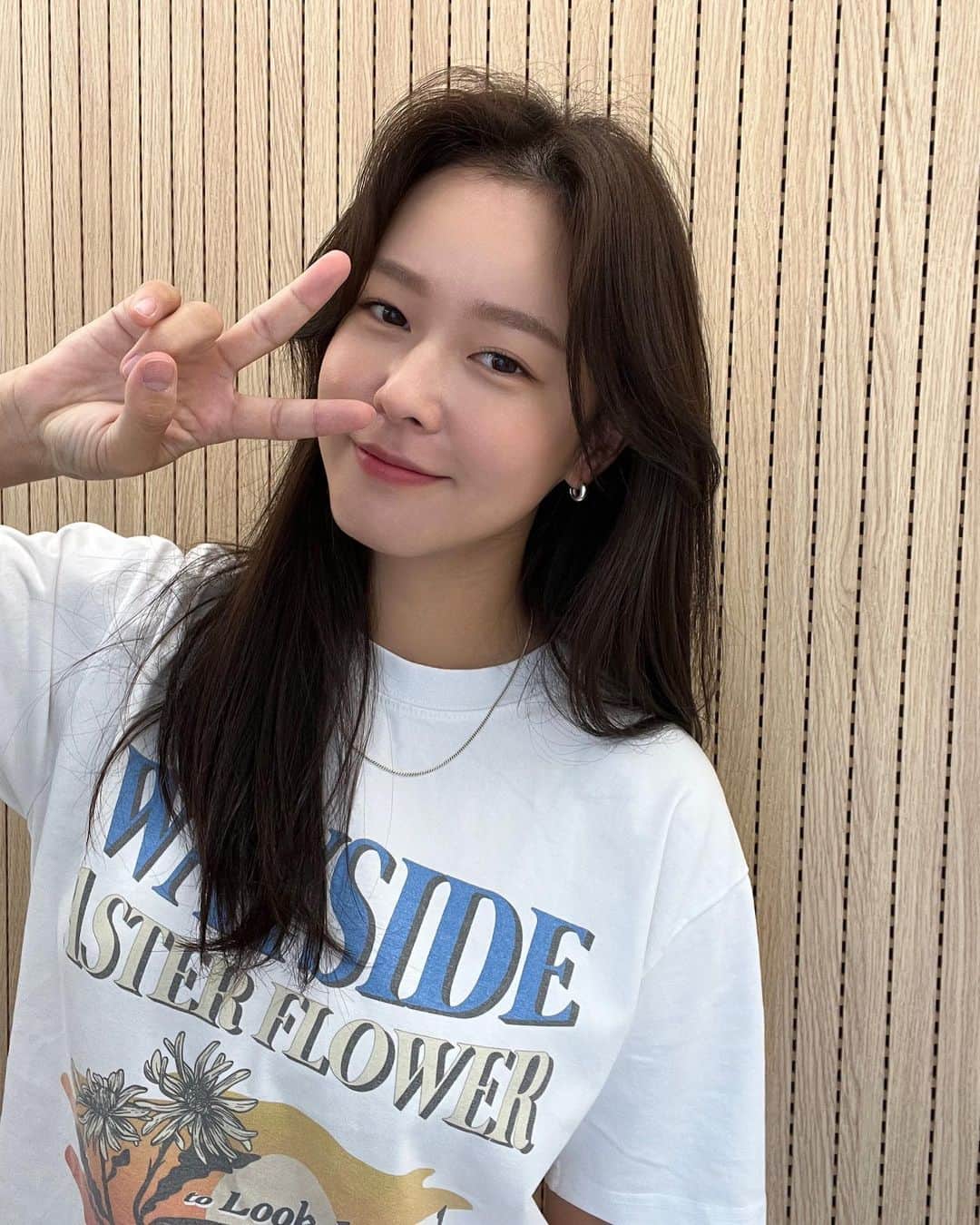 キョン・スジンのインスタグラム：「셀피는쑥스럽❤️」