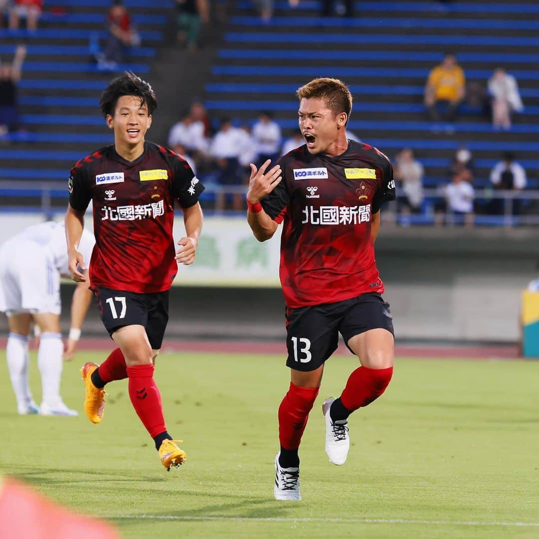 ツエーゲン金沢のインスタグラム：「. 【仙台戦】振り返り📸  ゴールセレブレーション✨  チームを勢いづける先制点を決めたのは、 13番 #大石竜平 選手！🔥🔥  待望の今季初ゴールとなりました🌟  まだまだここから💪❤️‍🔥  #zweigen #ツエーゲン金沢 #サッカー #Jリーグ #ゴール #ゴールセレブレーション」