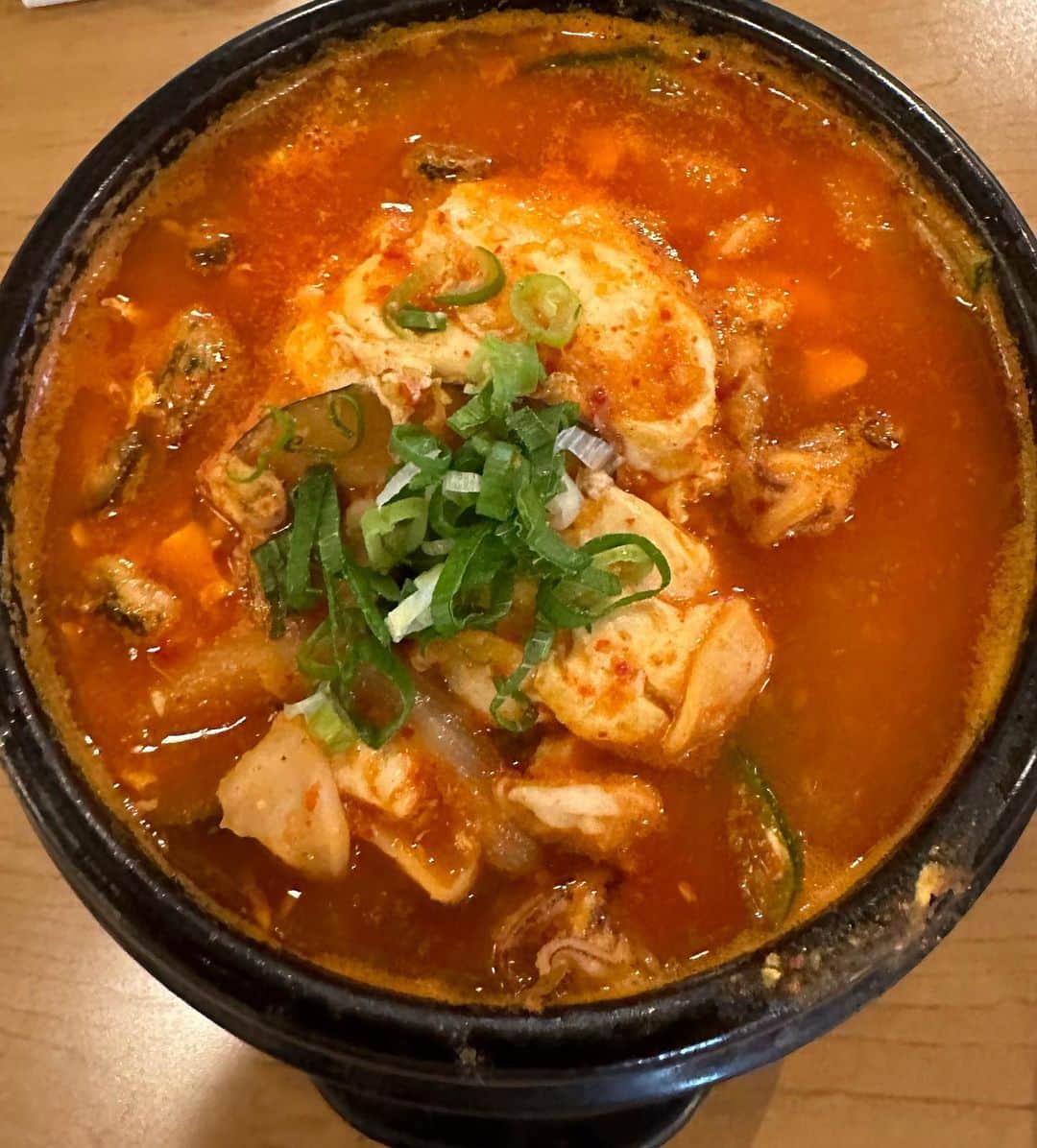 井上公造さんのインスタグラム写真 - (井上公造Instagram)「ハワイ好きの友人に教えてもらった、アラモアナセンター近くの韓国料理店。マジ、どれも美味しいし、ヘルシー。値段もリーズナブル。店内がギッシリなのは当たり前！  #ハワイ   #ハワイグルメ   #韓国料理   #キンパ5ドル  #ハワイ好きな人と繋がりたい   #irehrestaurant」7月18日 15時55分 - inouekozo39